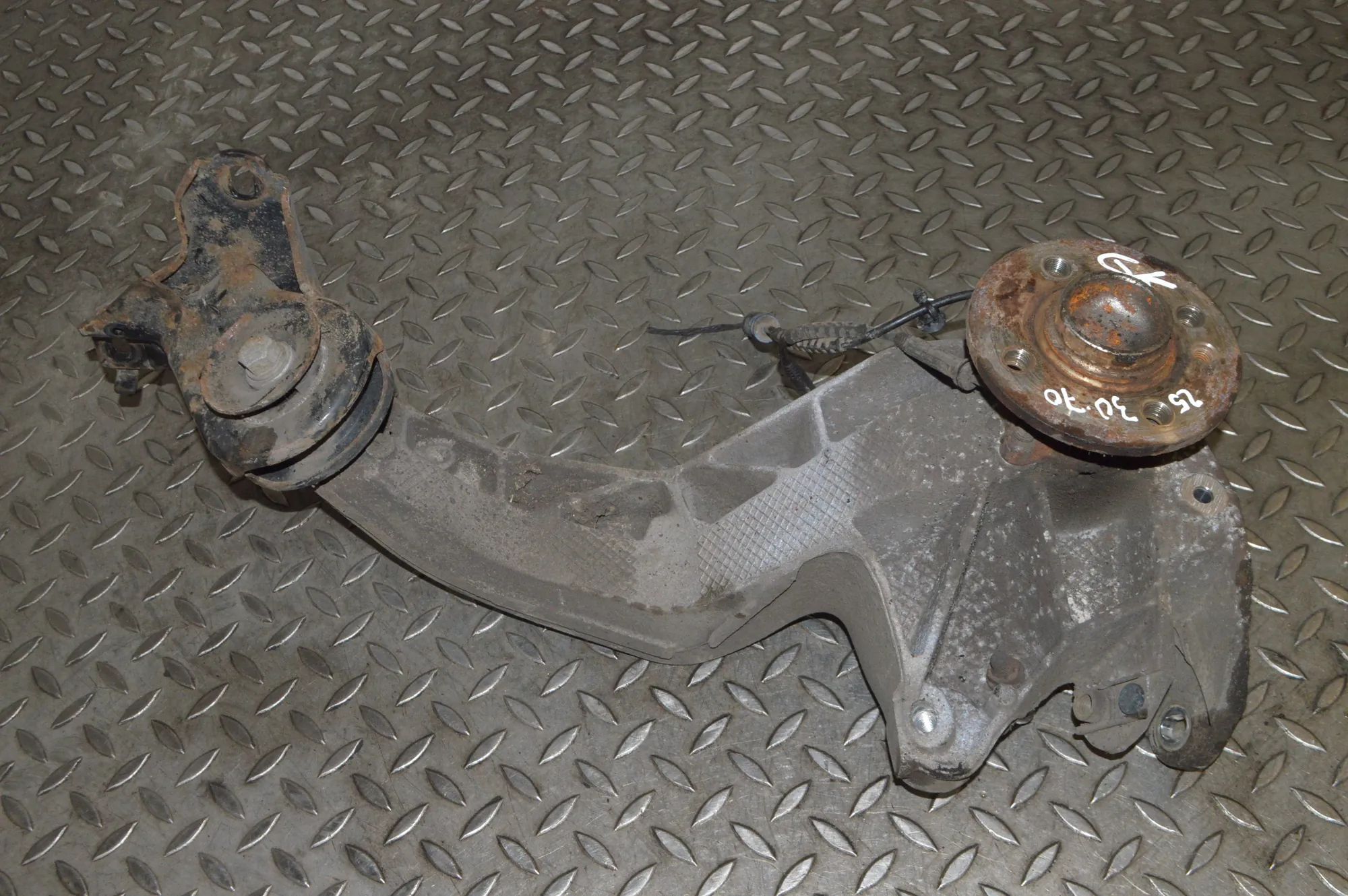 Mini One, Cooper, Clubman (R55 - R59) Rear Left Wheel Hub Spindle Rear Left Wheel Hub Spindle — MINI CLUBMAN (R55...