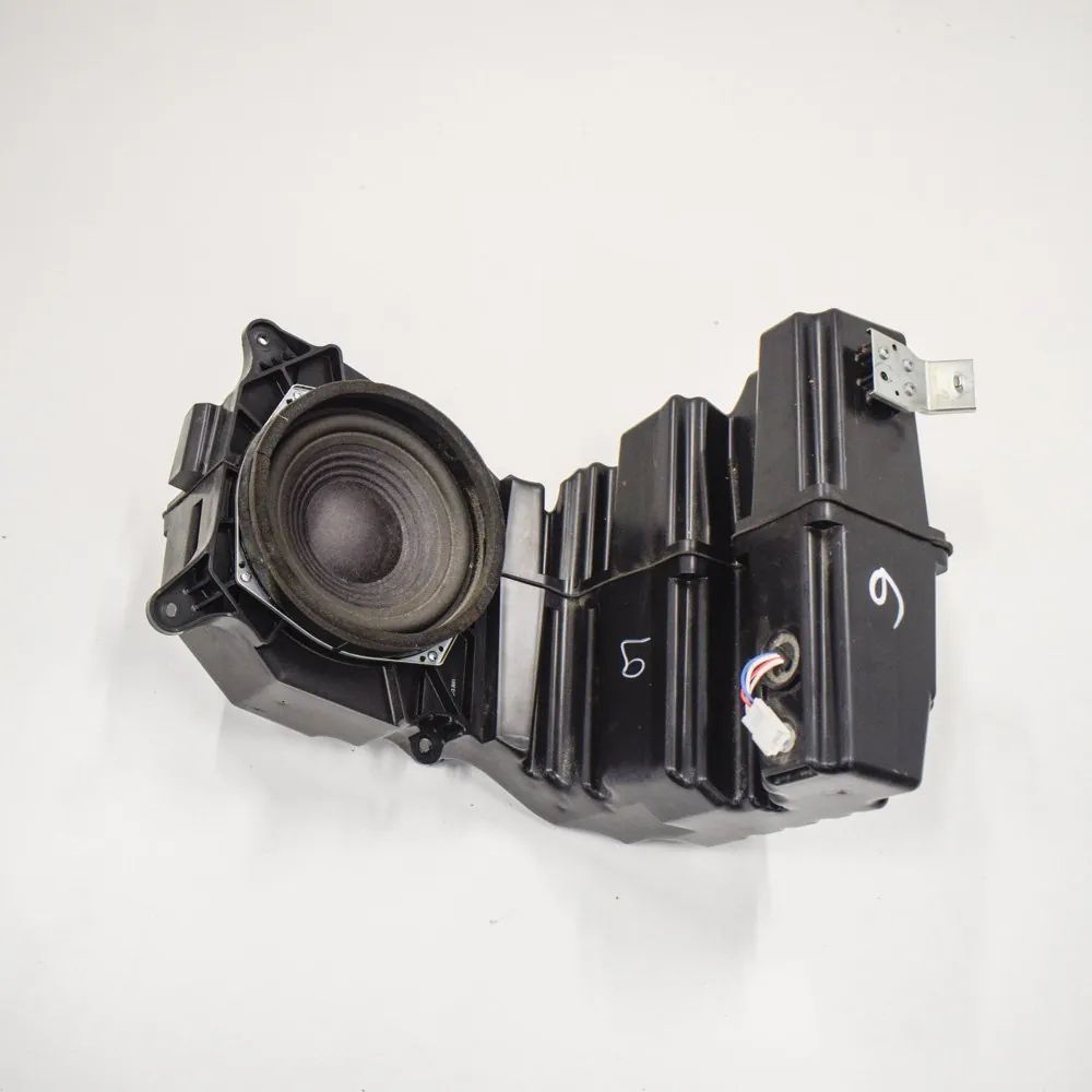 Lexus RX Bassokaiuttimen Subwoofer — LEXUS RX (_L1_) (2008-2015) — 86160...