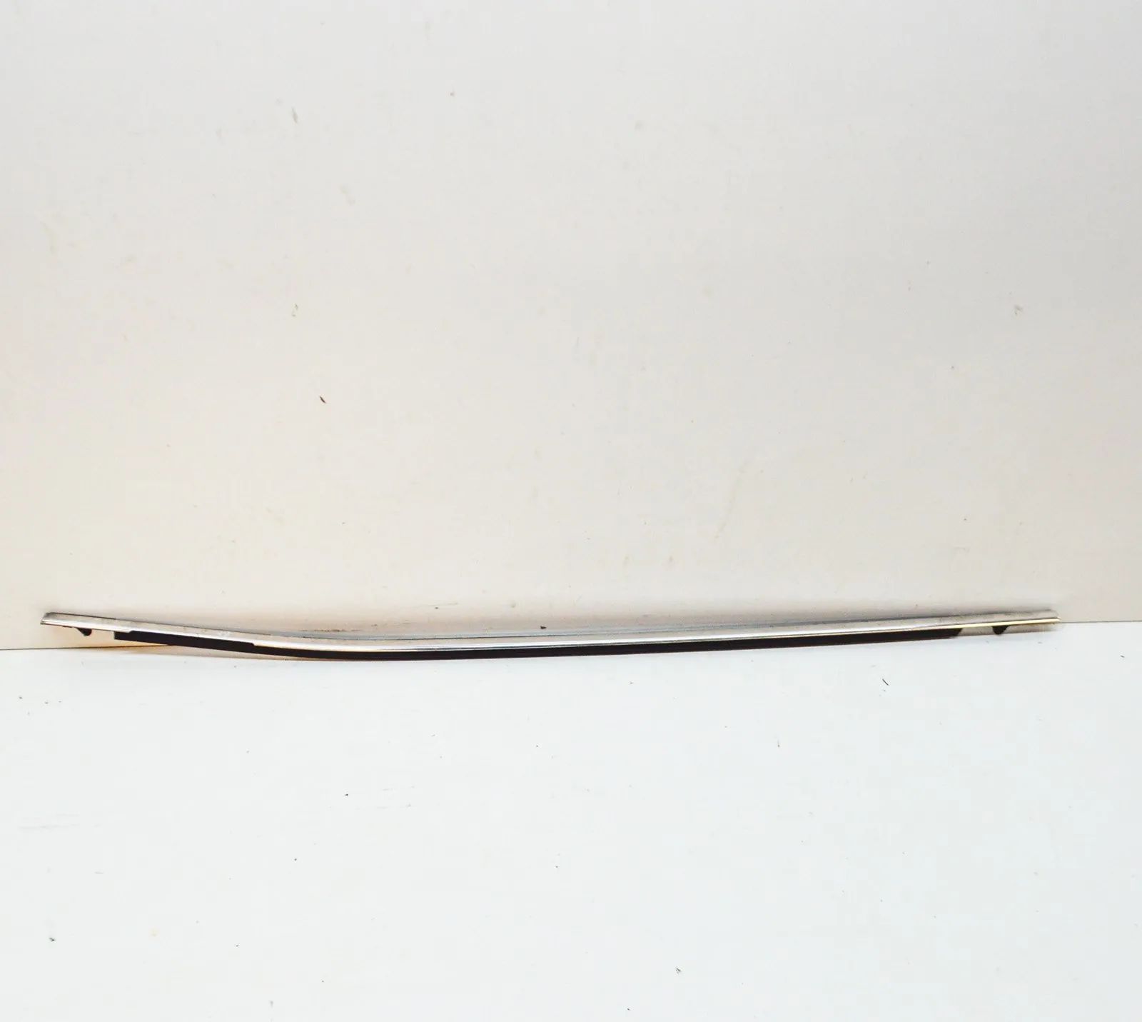 Jaguar I-Pace Door window strip — front left