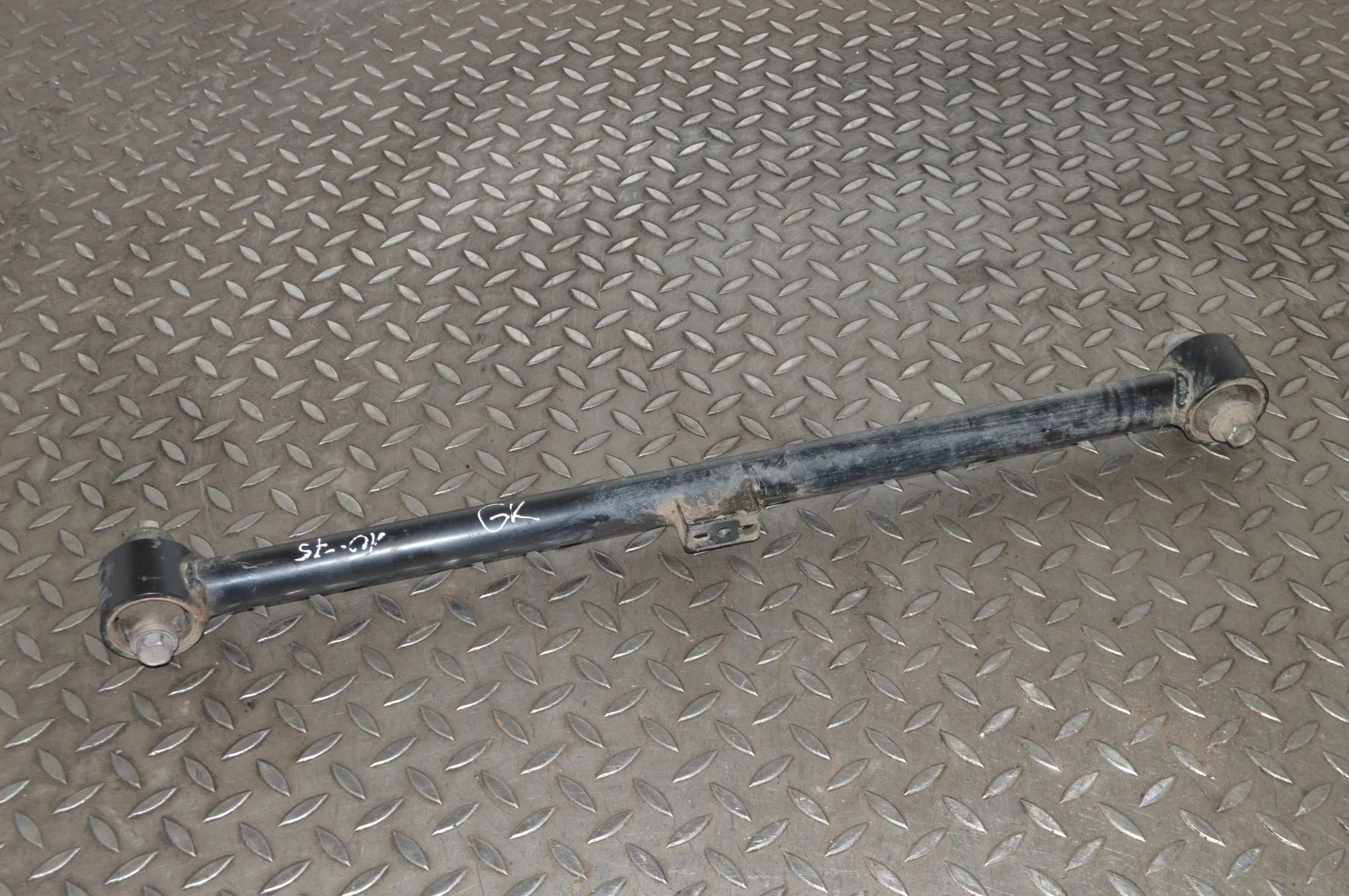 Toyota Land Cruiser 150 Control arm — rear left Control arm — rear left — TOYOTA LAND CRUISER (...