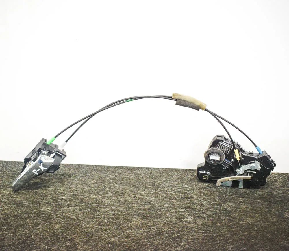 Toyota RAV4 (XA40) Door lock — front left Door lock — front left — TOYOTA RAV (4 IV _A4_)...