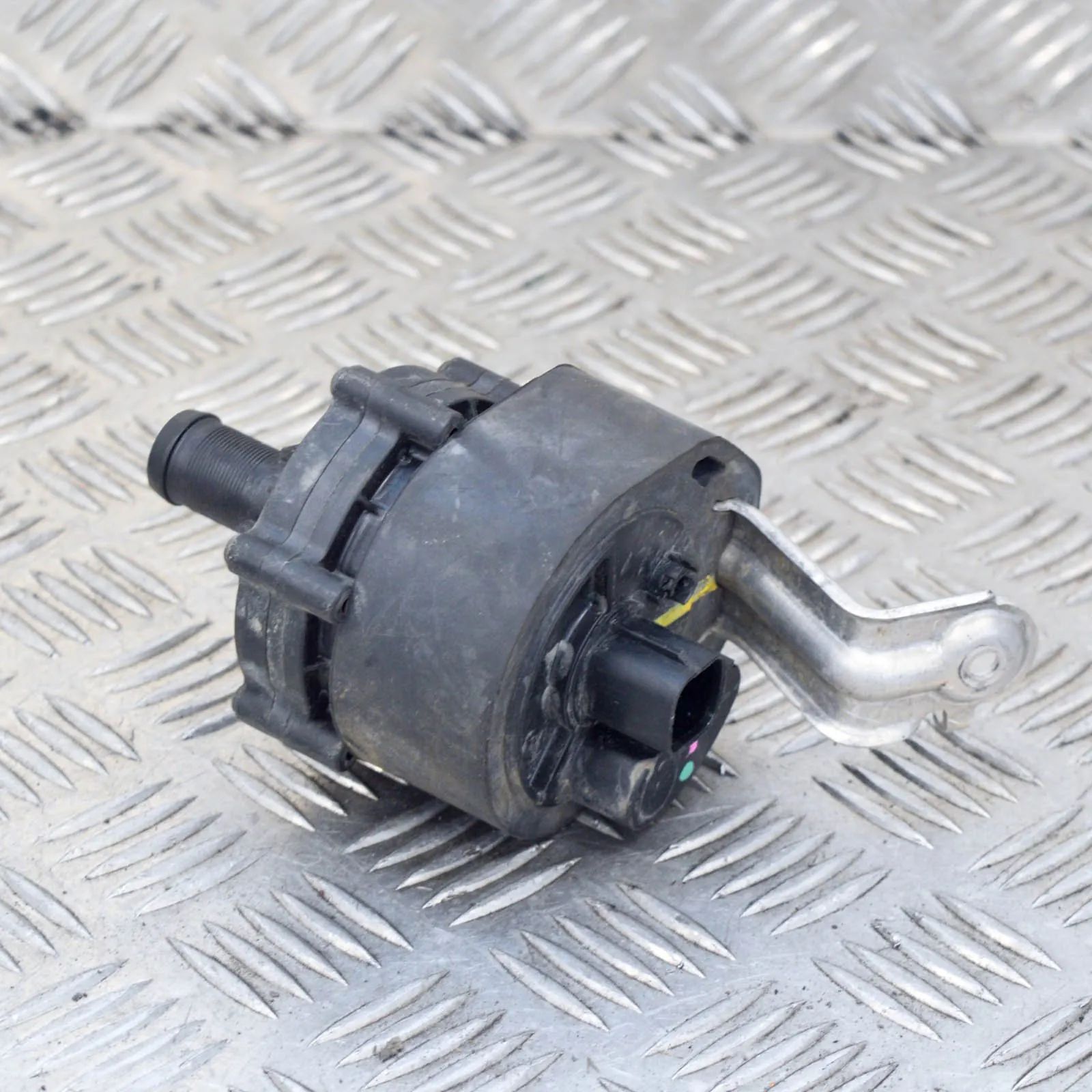 Tesla Model X Auxiliary Water Pump Auxiliary Water Pump — TESLA MODEL X (2013-...)...