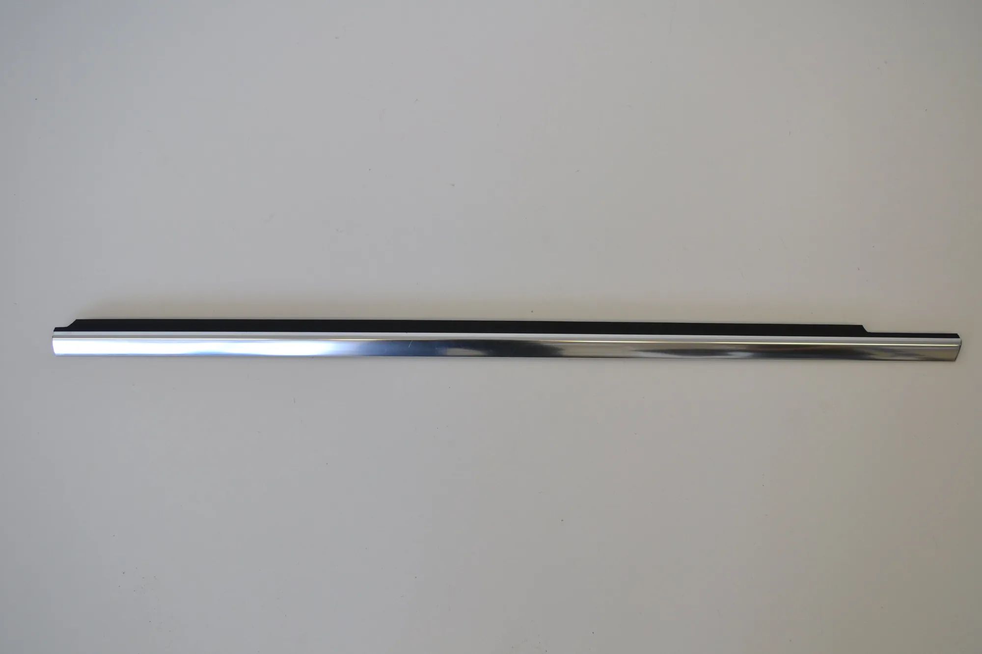 Mercedes-Benz A (W169) Door window strip — front left