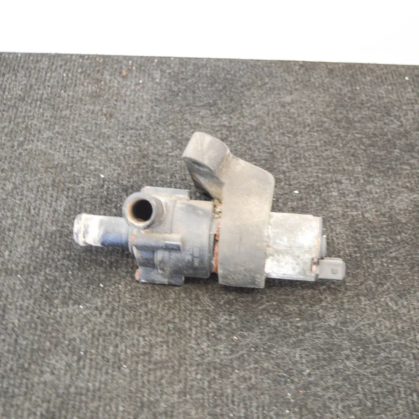 Jaguar S-Type Auxiliary Water Pump