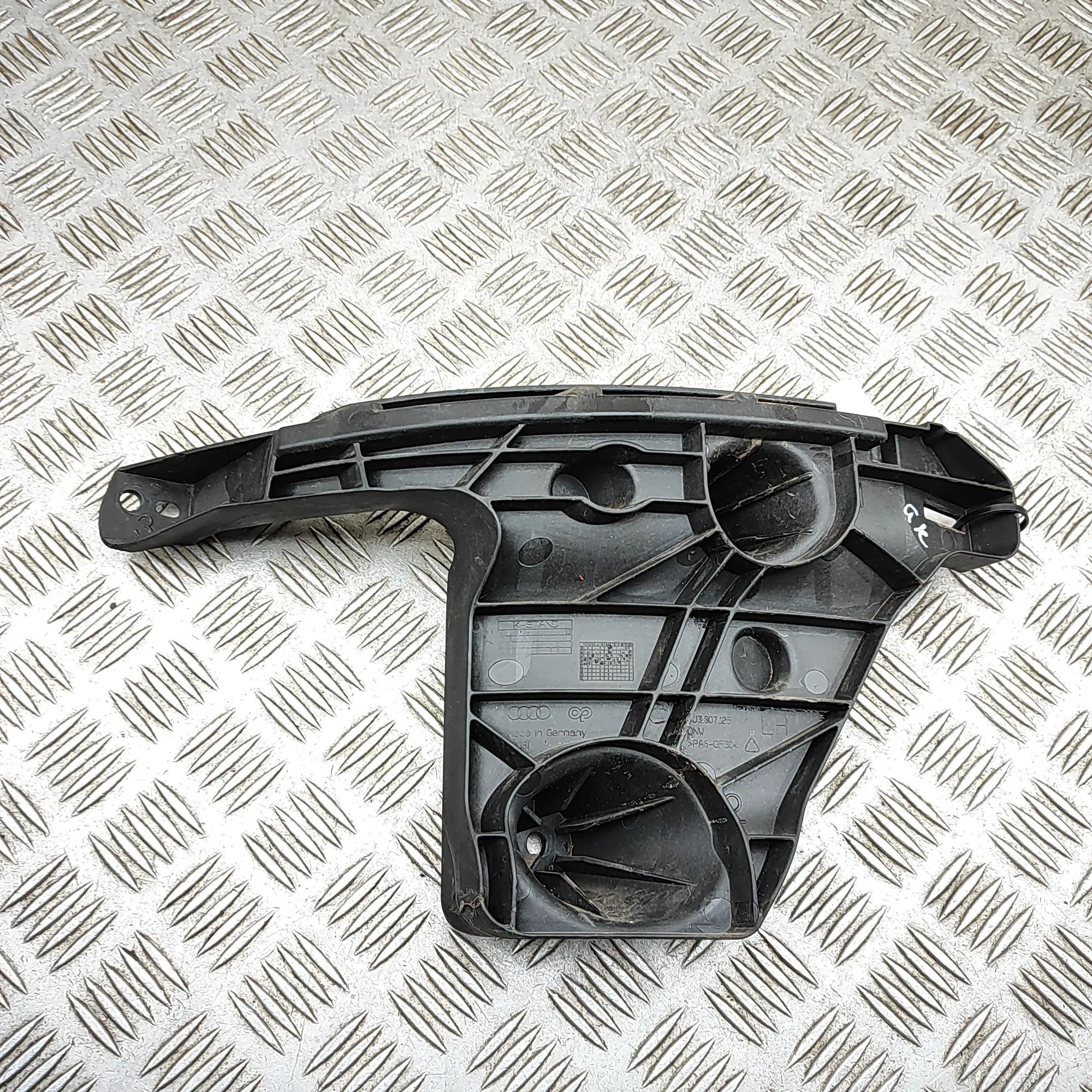 Audi e-tron GT (FW) Rear Left Bumper Bracket Rear Left Bumper Bracket — AUDI E-TRON GT (Salo...
