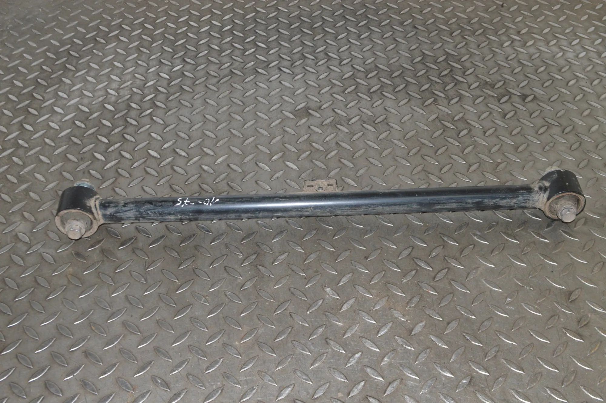 Toyota Land Cruiser 150 Control arm — rear right Control arm — rear right — TOYOTA LAND CRUISER ...