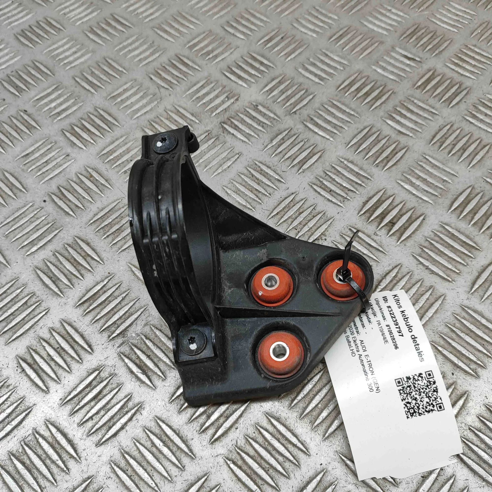 Audi e-tron Bracket Bracket — AUDI E-TRON (GEN) (2018-...) — 4KE121...