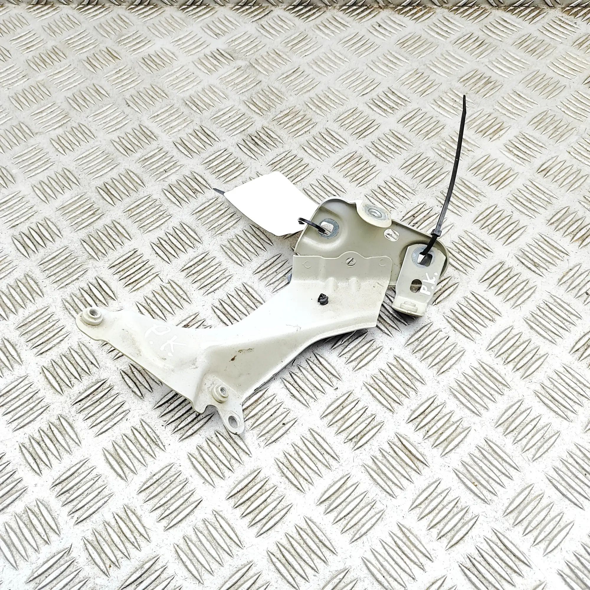 Skoda Octavia Bonnet hinge — front left Bonnet hinge — front left — SKODA OCTAVIA (IV C...