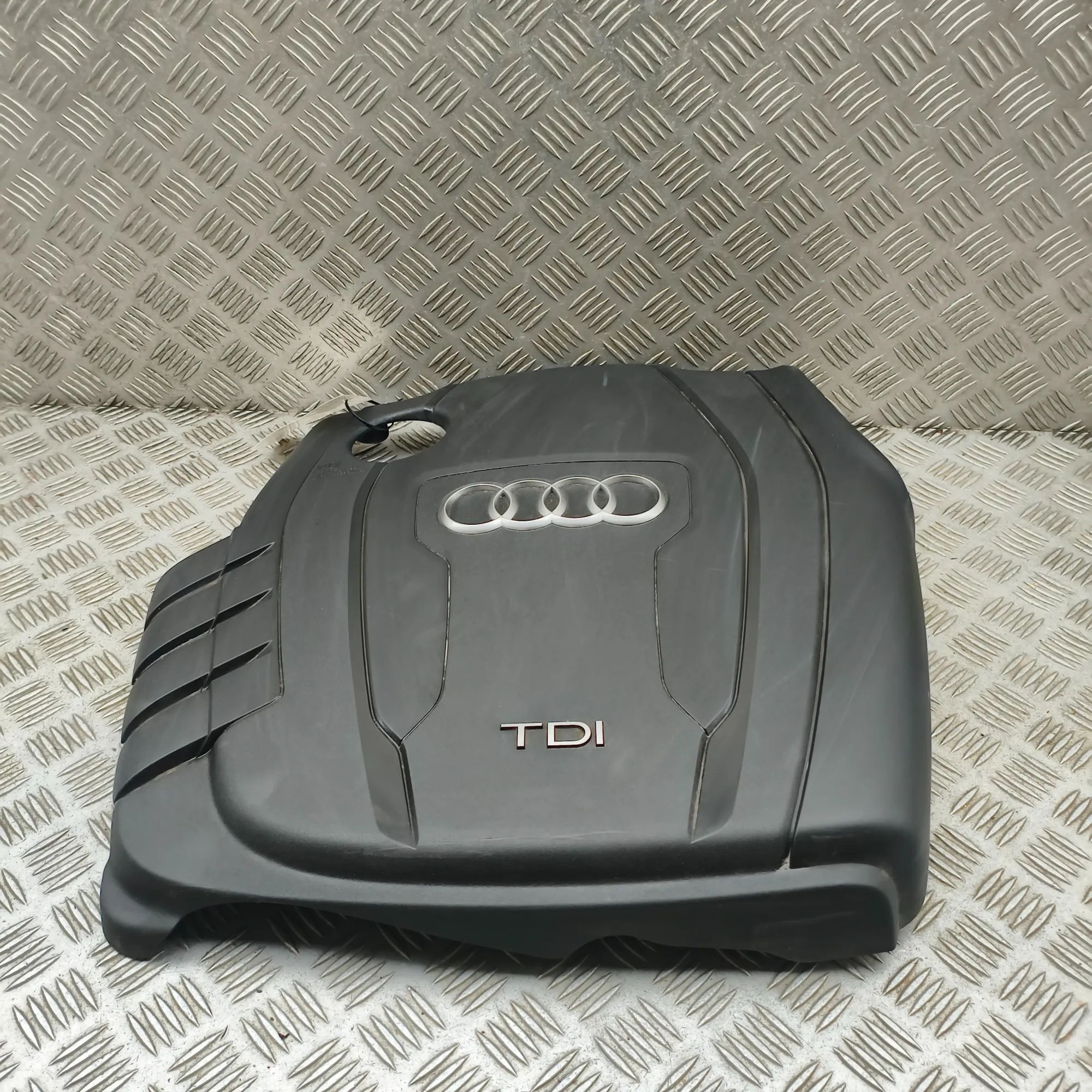Audi Q5 (8R) Engine cover Engine cover — AUDI Q5 (8R) (2008-2017) — 03L10...