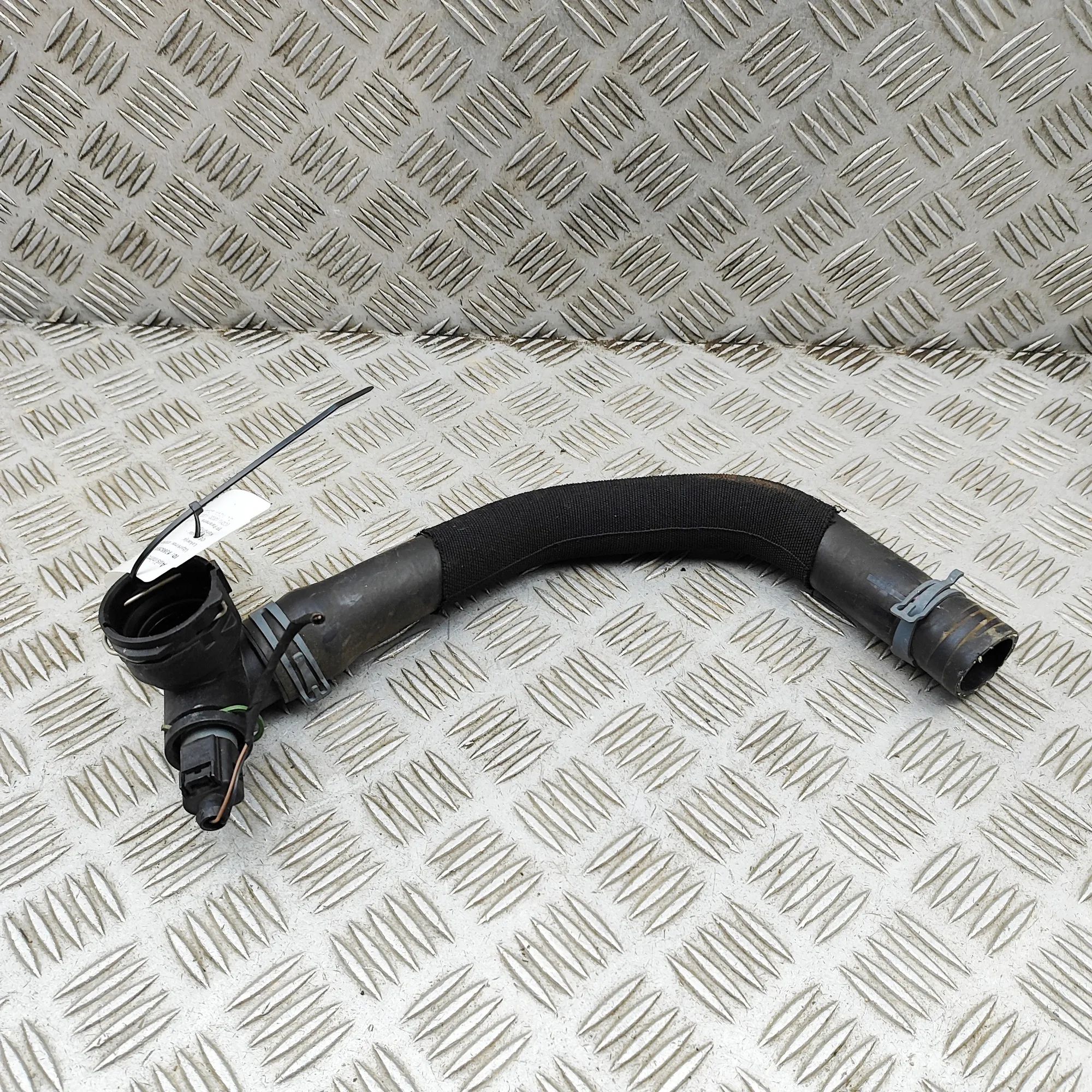 Volkswagen Golf 7 Coolant hose Coolant hose — VW GOLF (VIII CD1) (2020-...) — ...