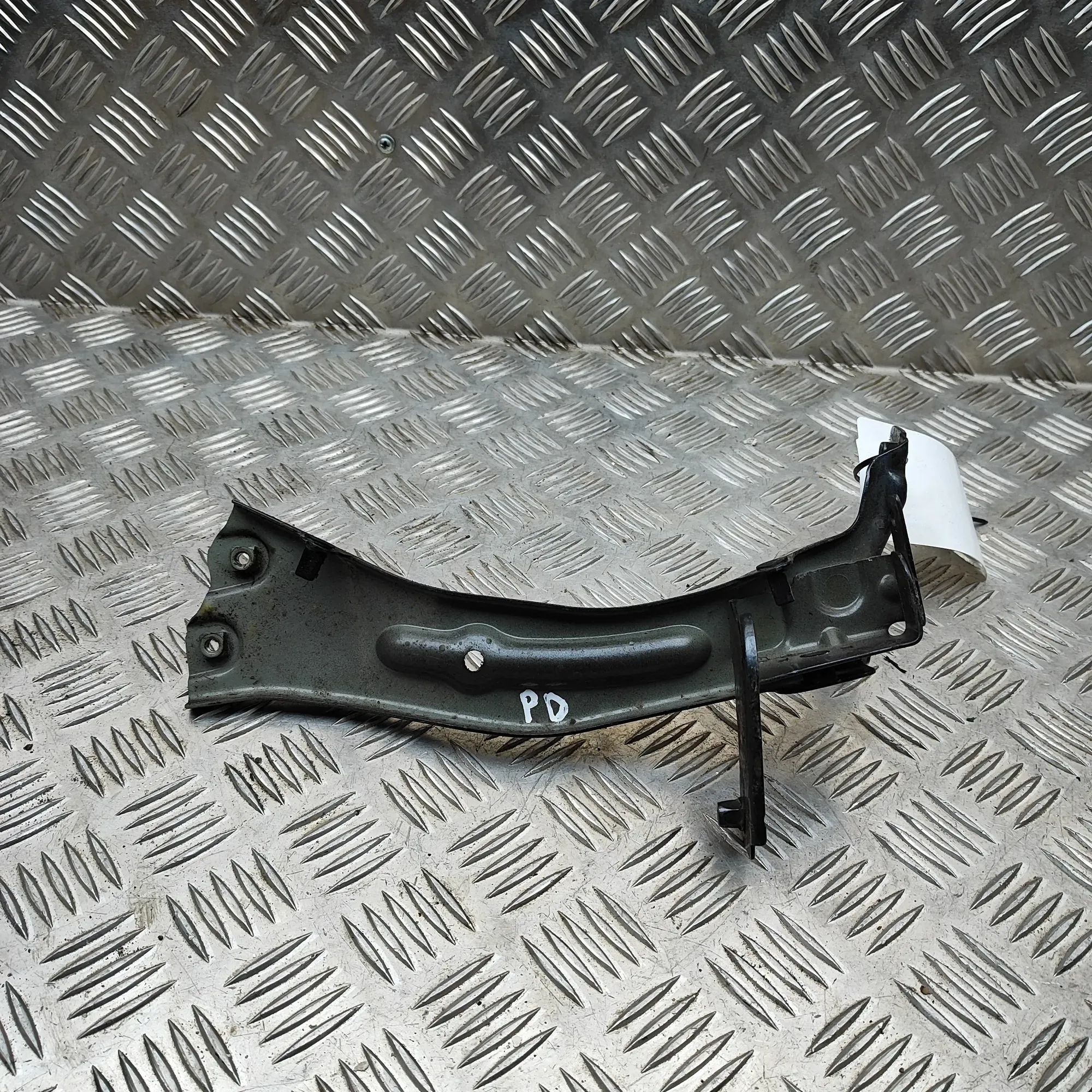 Audi TT (8S) Fender bracket — front right Fender bracket — front right — AUDI TT (FV3) (2...