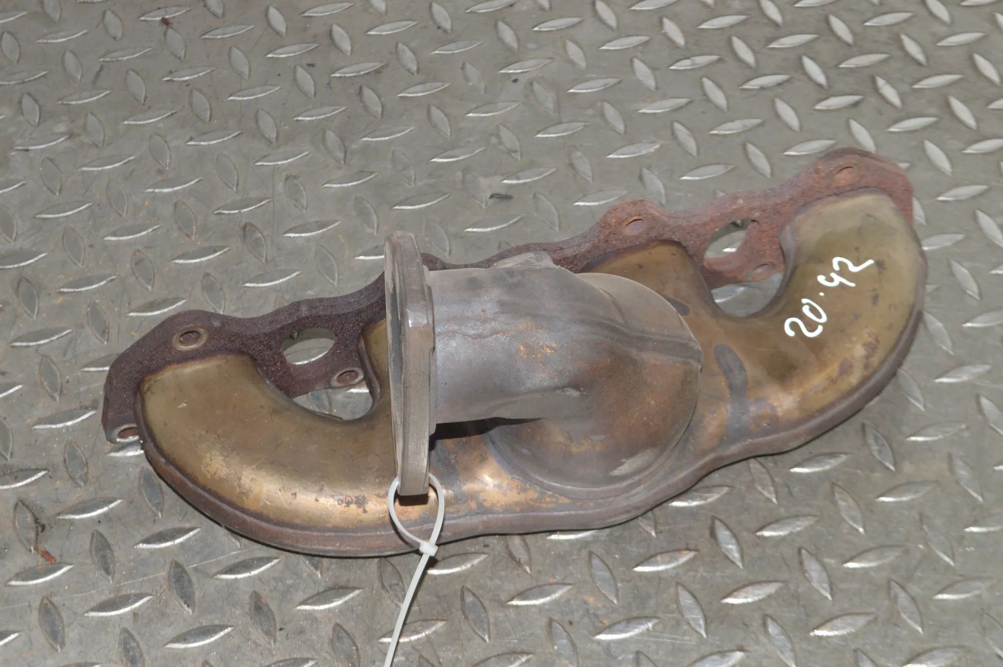 Porsche Cayenne Left Side Exhaust Manifold Left Side Exhaust Manifold — PORSCHE CAYENNE (9...