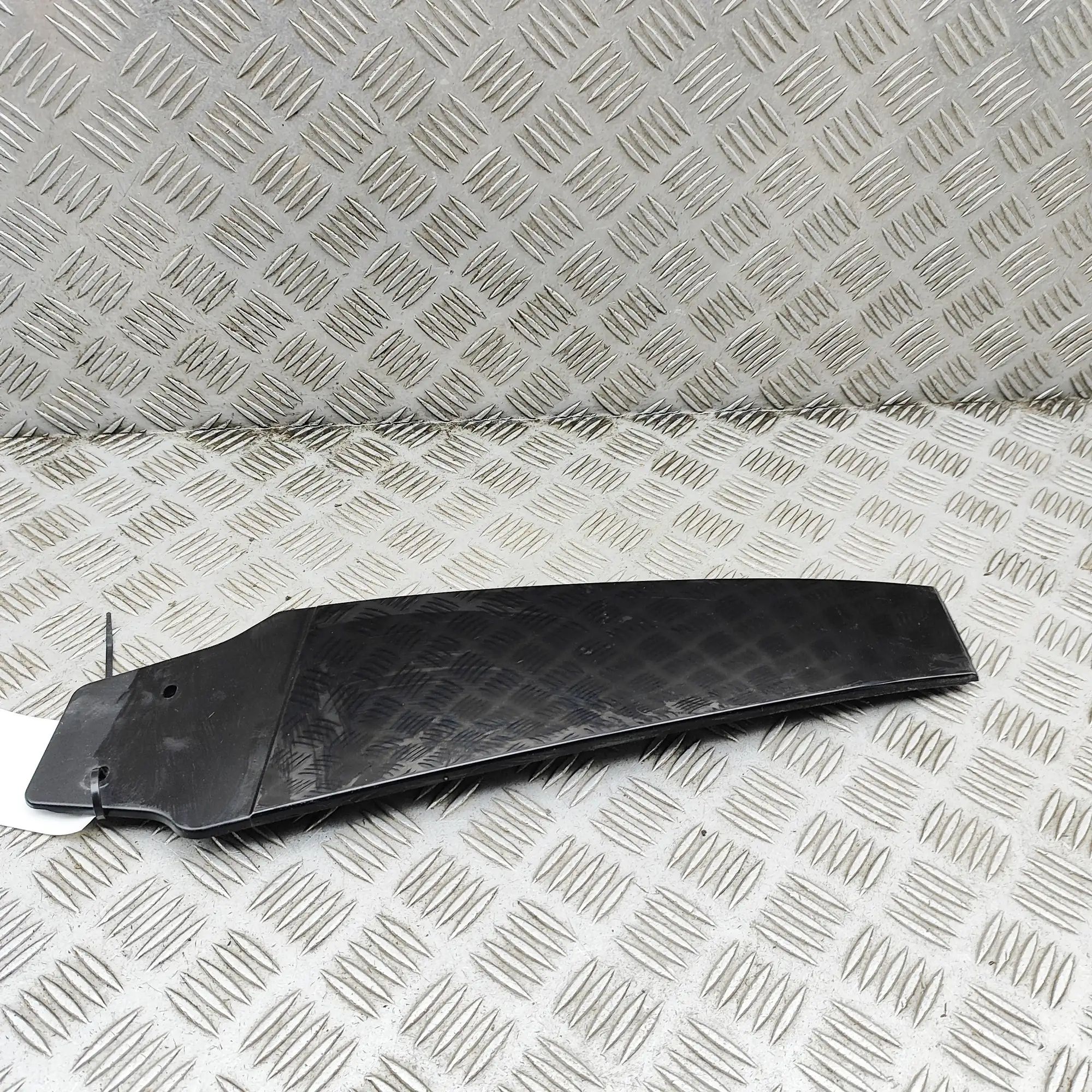 Volkswagen Arteon Exterior B-pillar trim — right Exterior B-pillar trim — right — VW ARTEON (3H7...