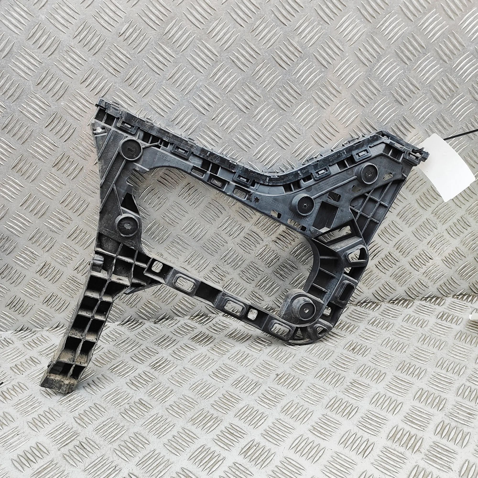 Volkswagen Arteon Rear Right Bumper Bracket Rear Right Bumper Bracket — VW ARTEON (3H7) (20...
