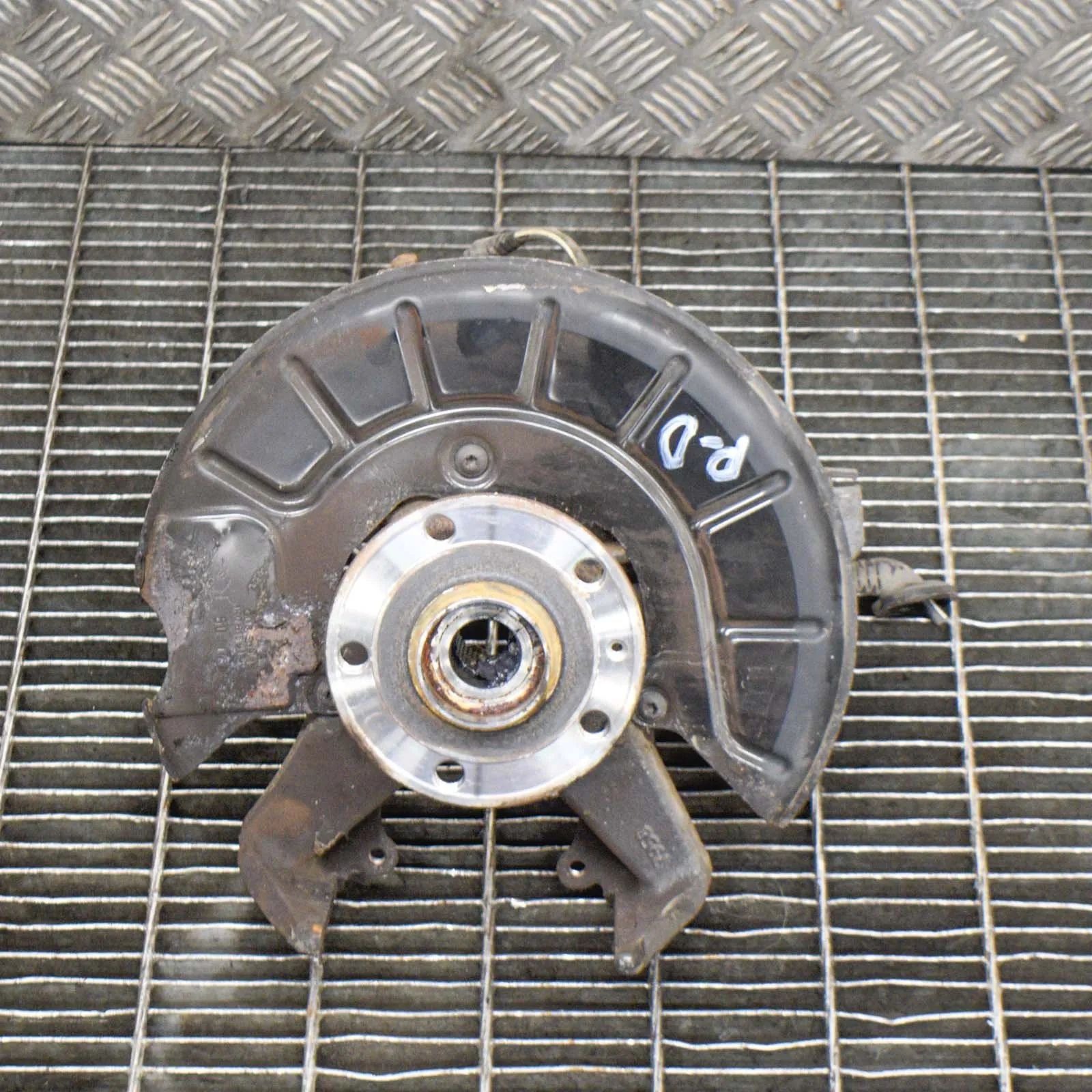 Skoda Yeti Front Right Wheel Hub Front Right Wheel Hub — SKODA YETI (5L) (2009-2...