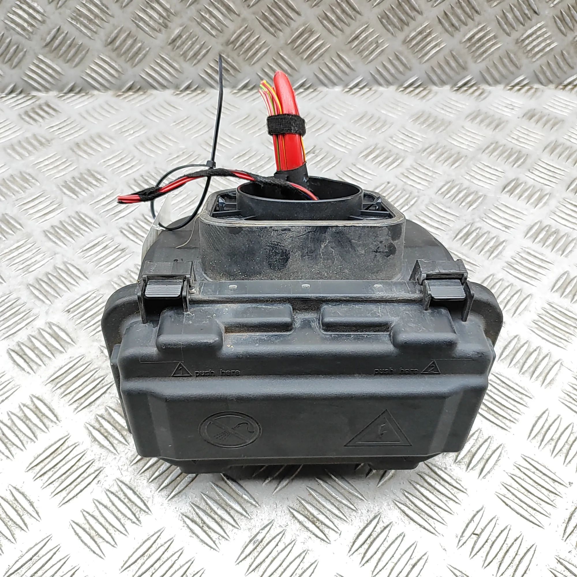 BMW 2 (F22 / F23) Fuse Box Module Fuse Box Module — BMW 2 SERIES (F22, F23) (2013...