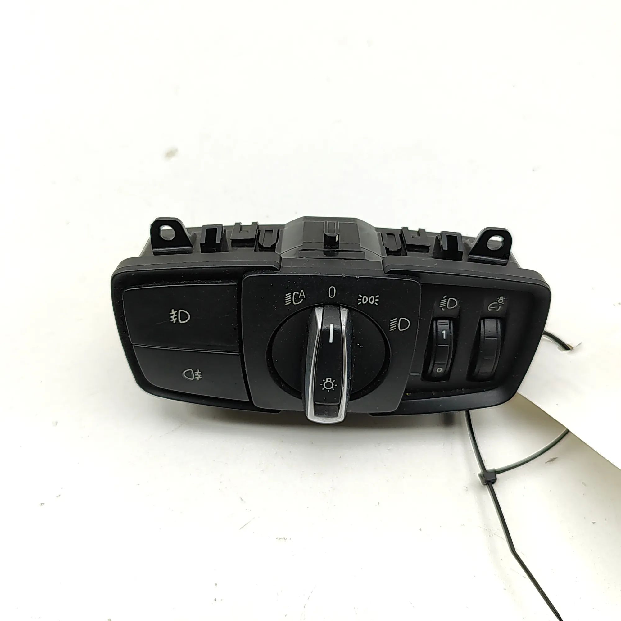 BMW 2 (F22 / F23) Headlight Switch Control Unit Headlight Switch Control Unit — BMW 2 SERIES (F...