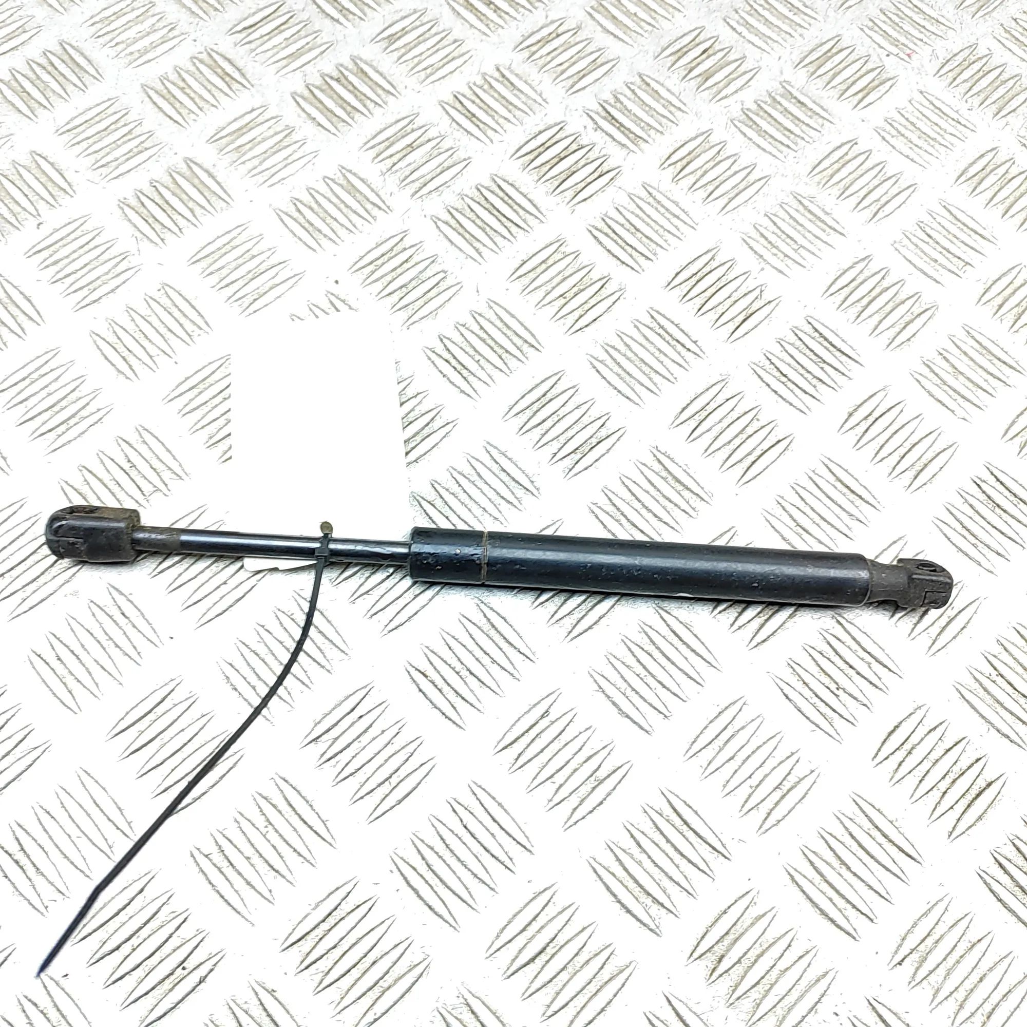 Chevrolet Camaro Right Side Tailgate Gas Strut Right Side Tailgate Gas Strut — CHEVROLET CAMAR...