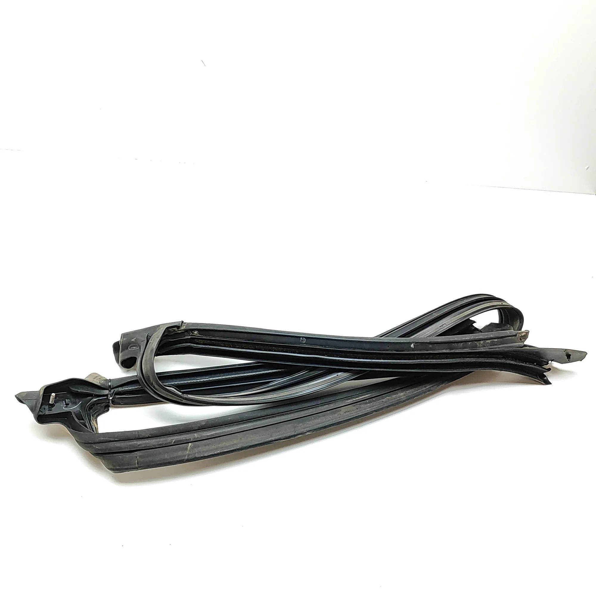 Chevrolet Camaro Door rubber seal — front right Door rubber seal — front right — CHEVROLET CAMA...