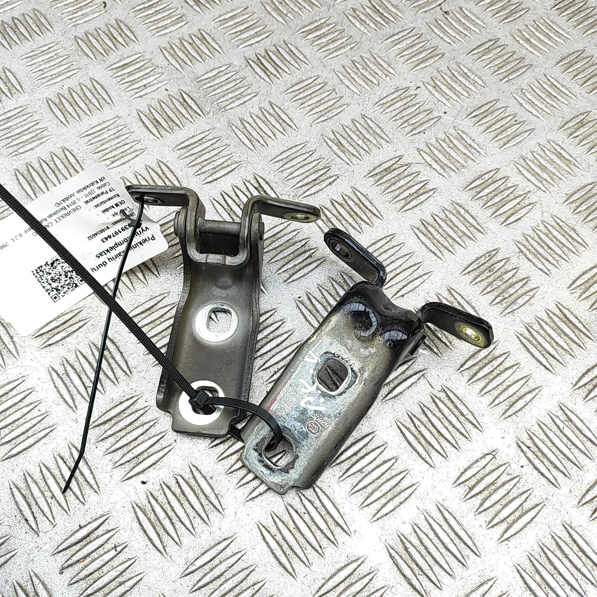 Chevrolet Camaro Set: Door hinge — front, left Set: Door hinge — front, left — CHEVROLET CAMAR...