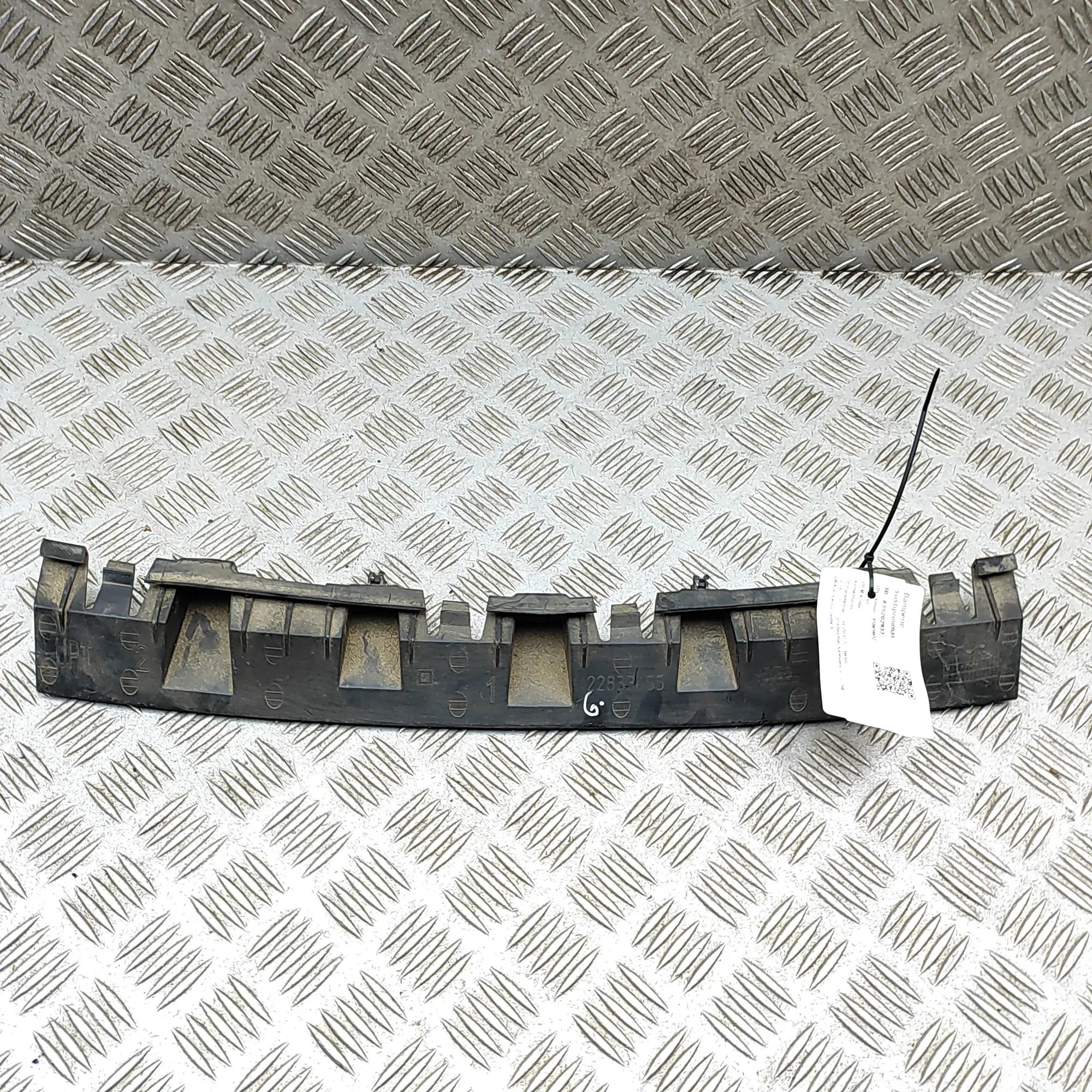 Chevrolet Camaro Bumper bracket — rear, middle Bumper bracket — rear, middle — CHEVROLET CAMAR...
