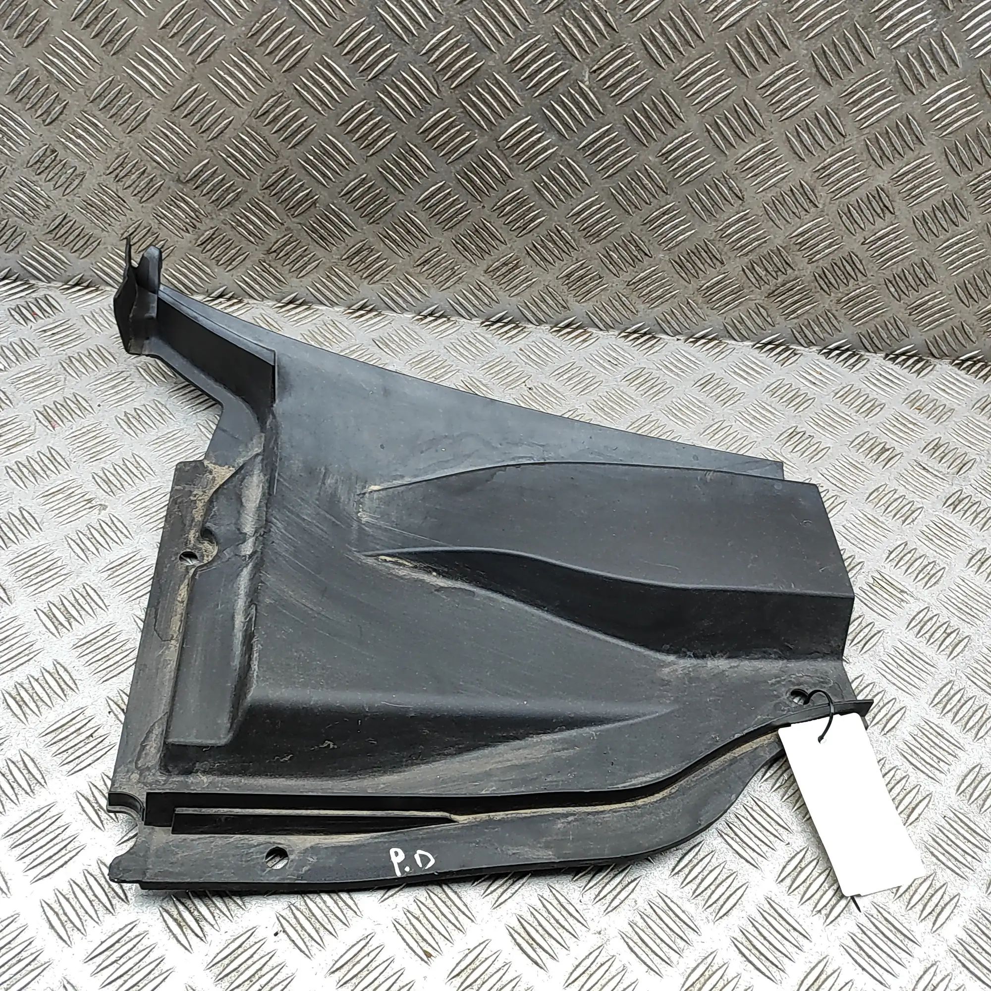 Chevrolet Camaro Front Wiper Cowl Trim Front Wiper Cowl Trim — CHEVROLET CAMARO (2009-...
