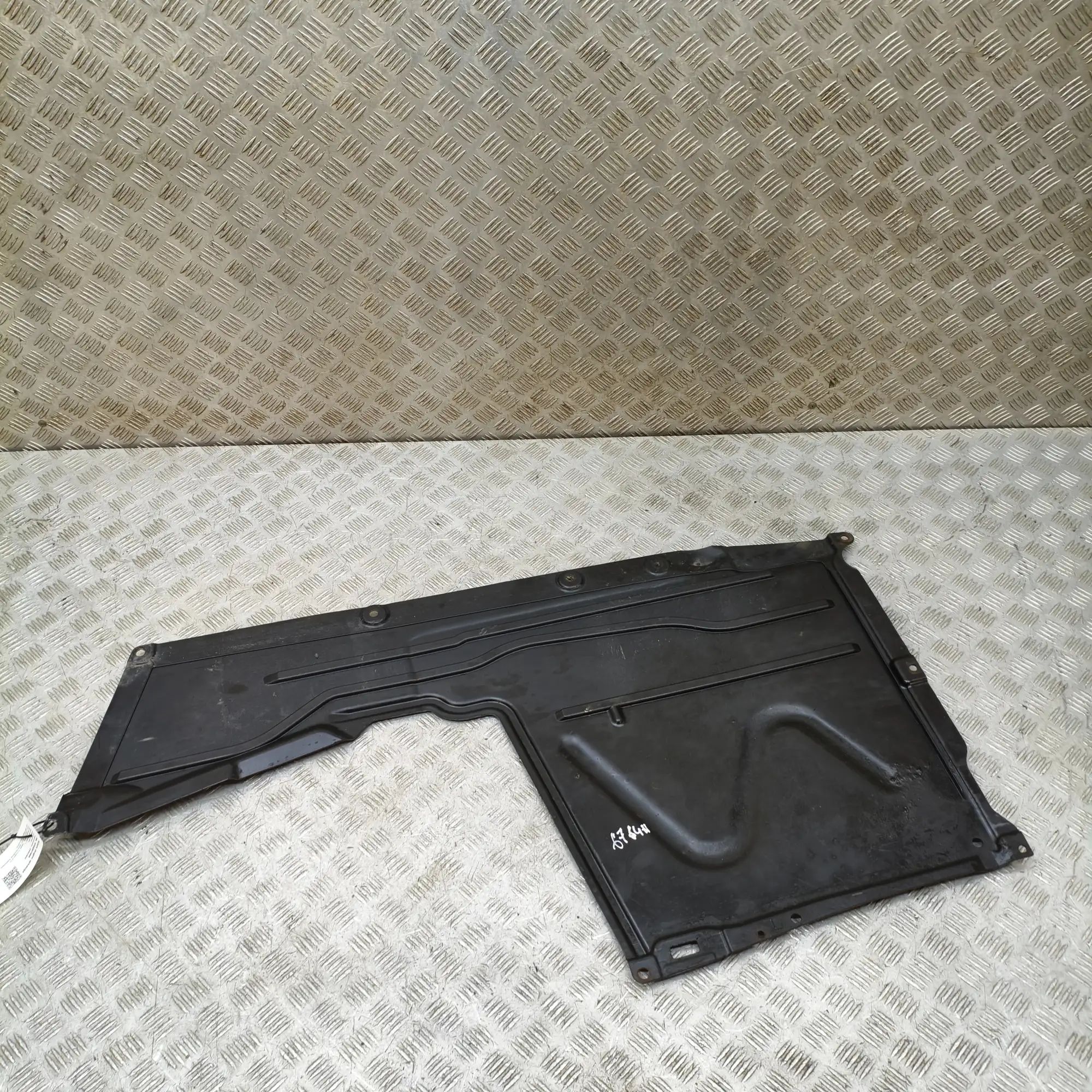 BMW 2 (F22 / F23) Underbody cover — left Underbody cover — left — BMW 2 SERIES (F22, F23...
