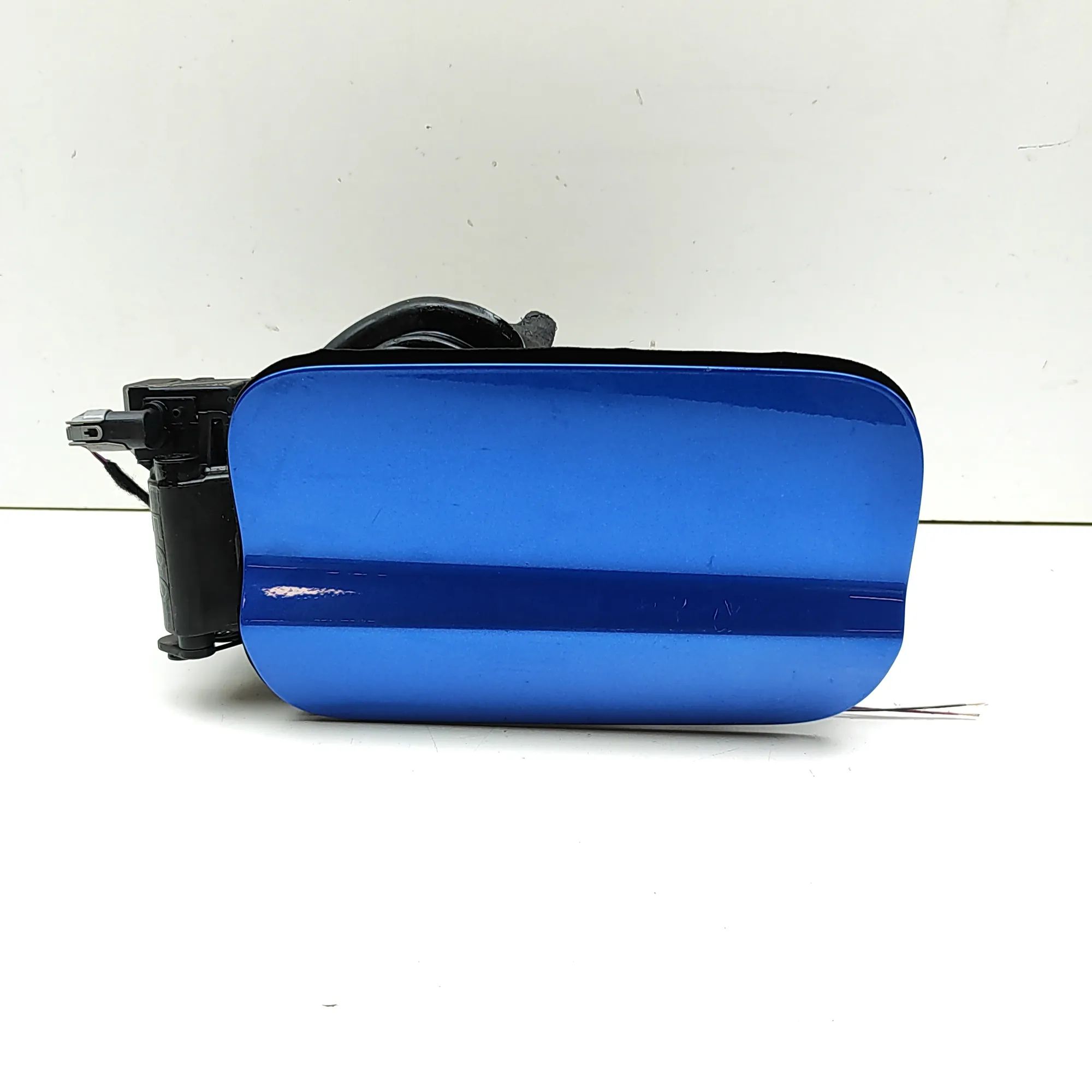 BMW 2 (F22 / F23) Fuel Tank Flap Cap Fuel Tank Flap Cap — BMW 2 SERIES (F22, F23) (2...
