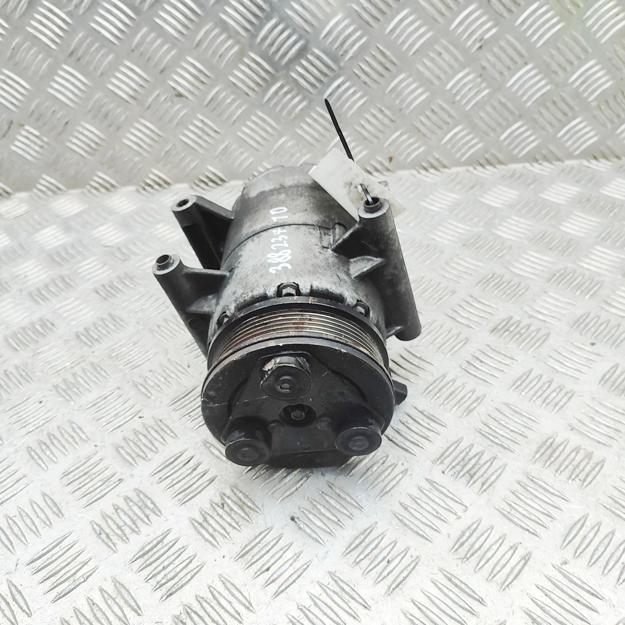 Land Rover Range Rover Evoque Air-conditioning compressor Air-conditioning compressor — LAND ROVER EVOQUE...