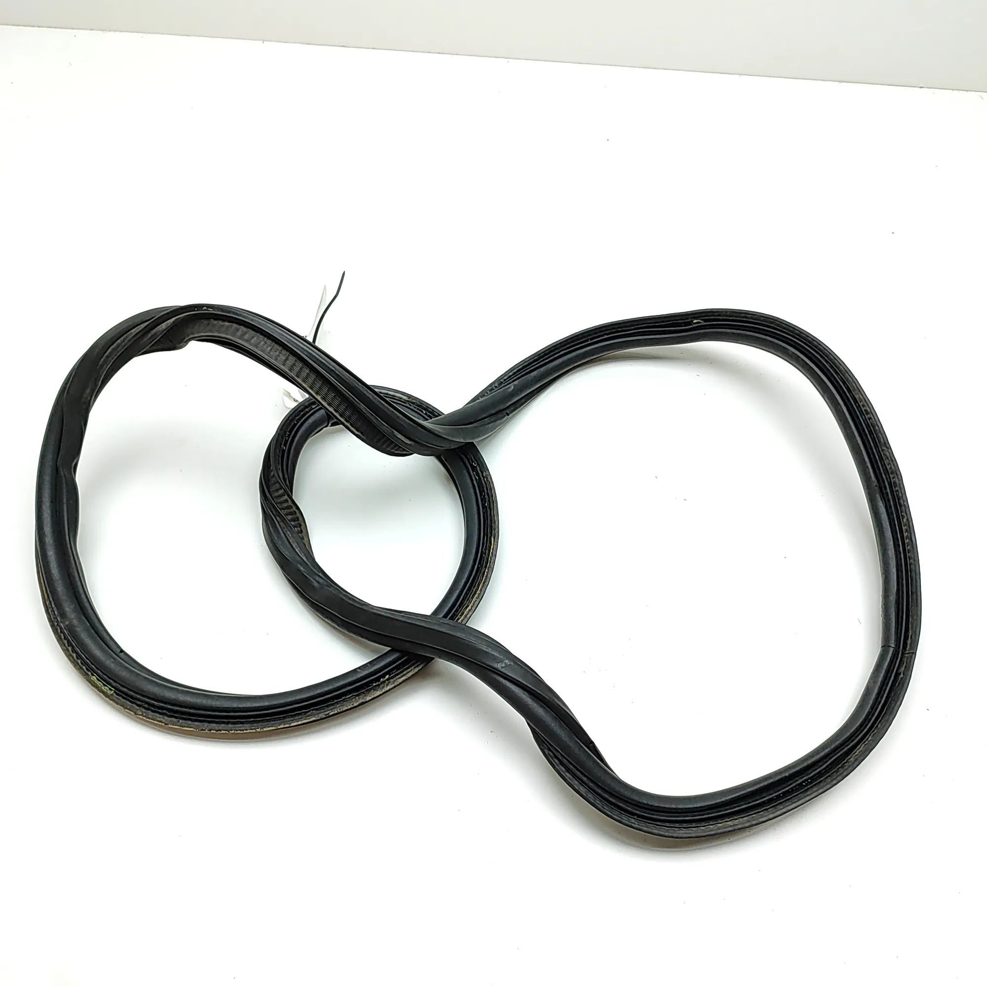 Chevrolet Camaro Tailgate rubber seal Tailgate rubber seal — CHEVROLET CAMARO (2009-2...