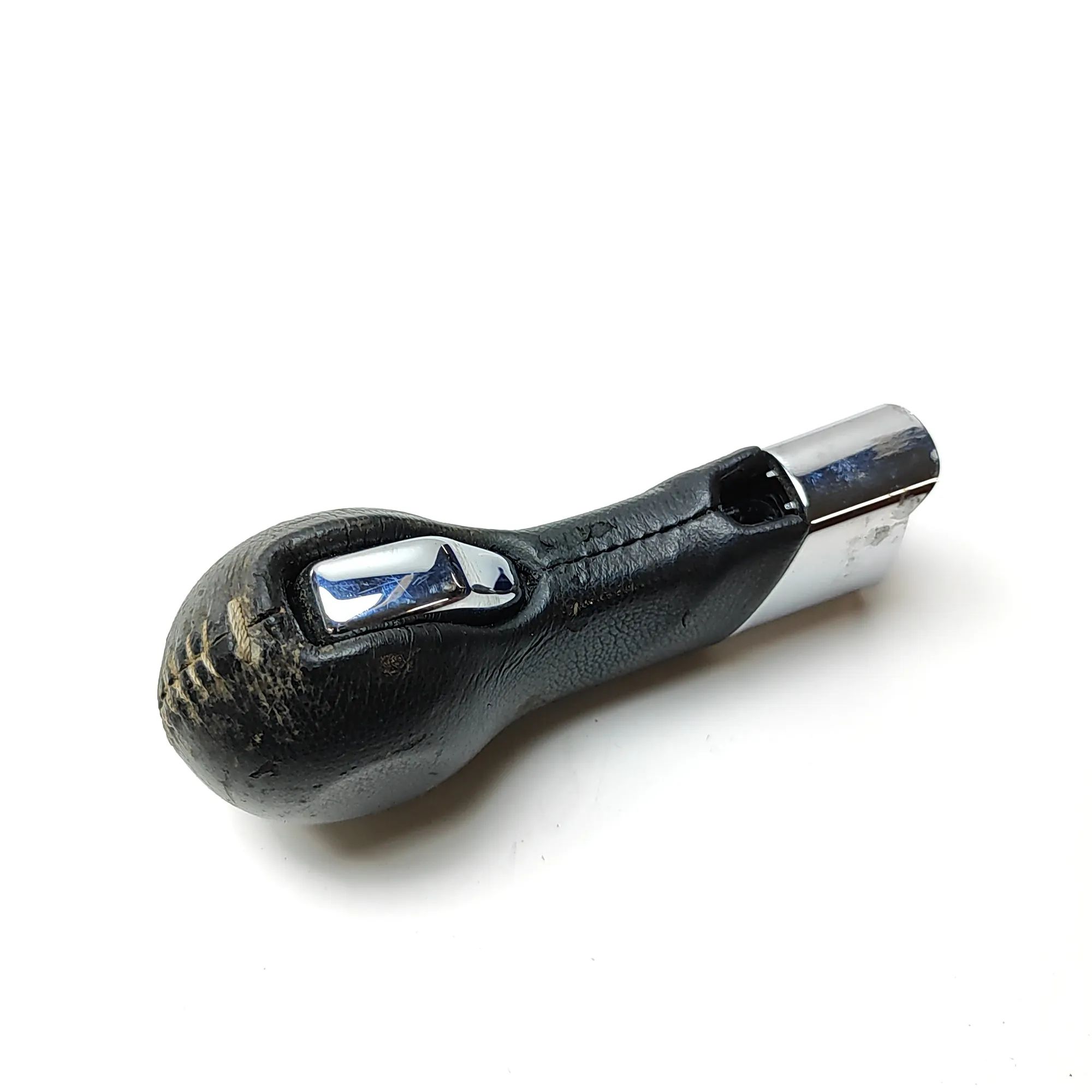 Chevrolet Camaro Gear lever knob Gear lever knob — CHEVROLET CAMARO (2009-2015) ...