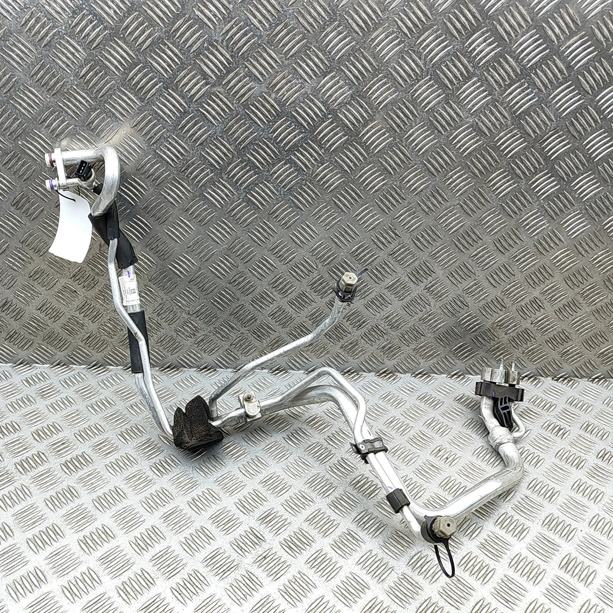Land Rover Range Rover Evoque A/C Air Con Hose Pipe A/C Air Con Hose Pipe — LAND ROVER EVOQUE I (L5...