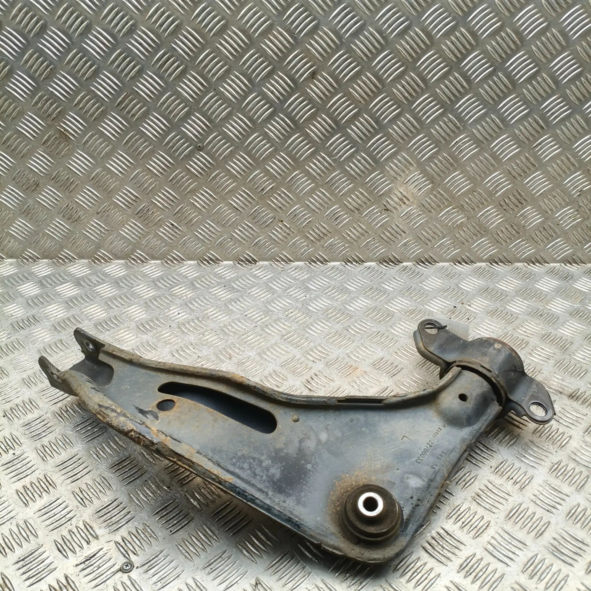 Chevrolet Camaro Control arm — rear, left Control arm — rear, left — CHEVROLET CAMARO (20...