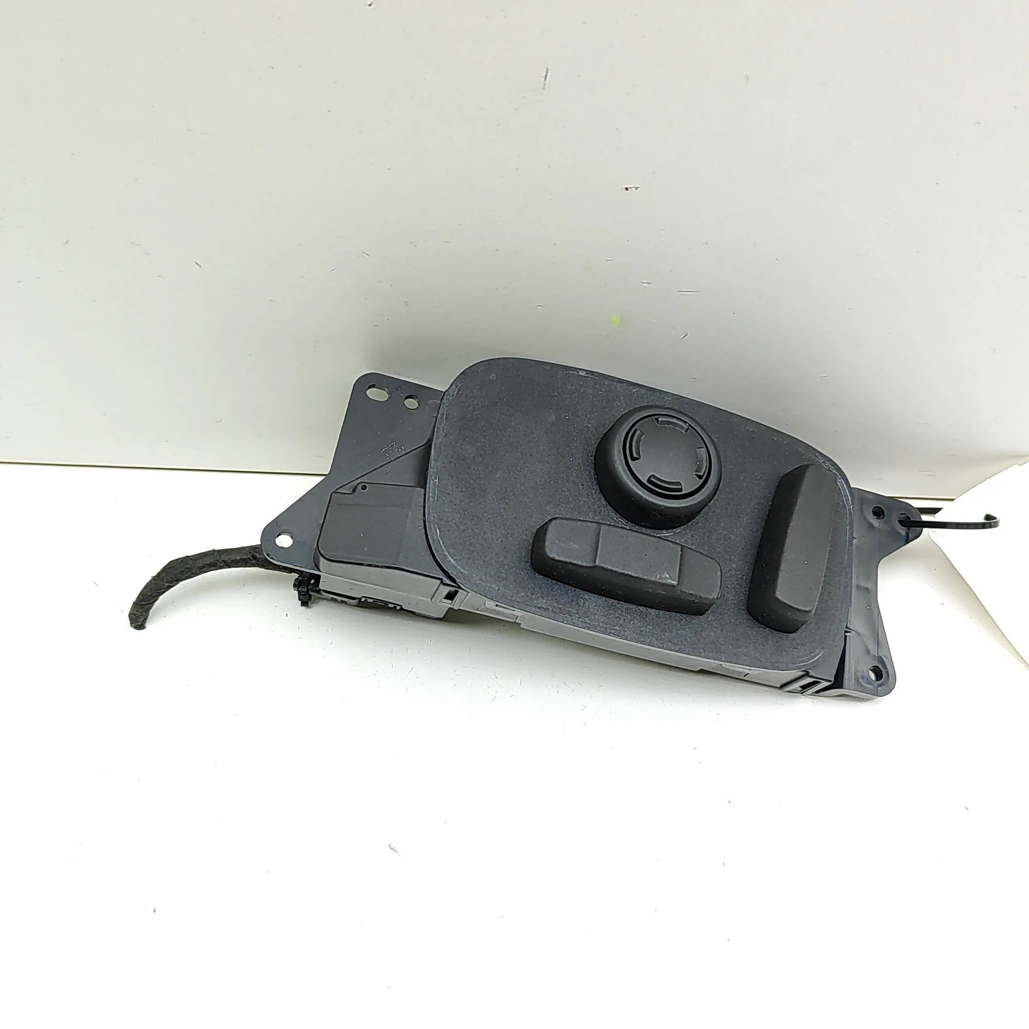 Land Rover Range Rover Evoque Left Seat Control Switches Left Seat Control Switches — LAND ROVER EVOQUE ...
