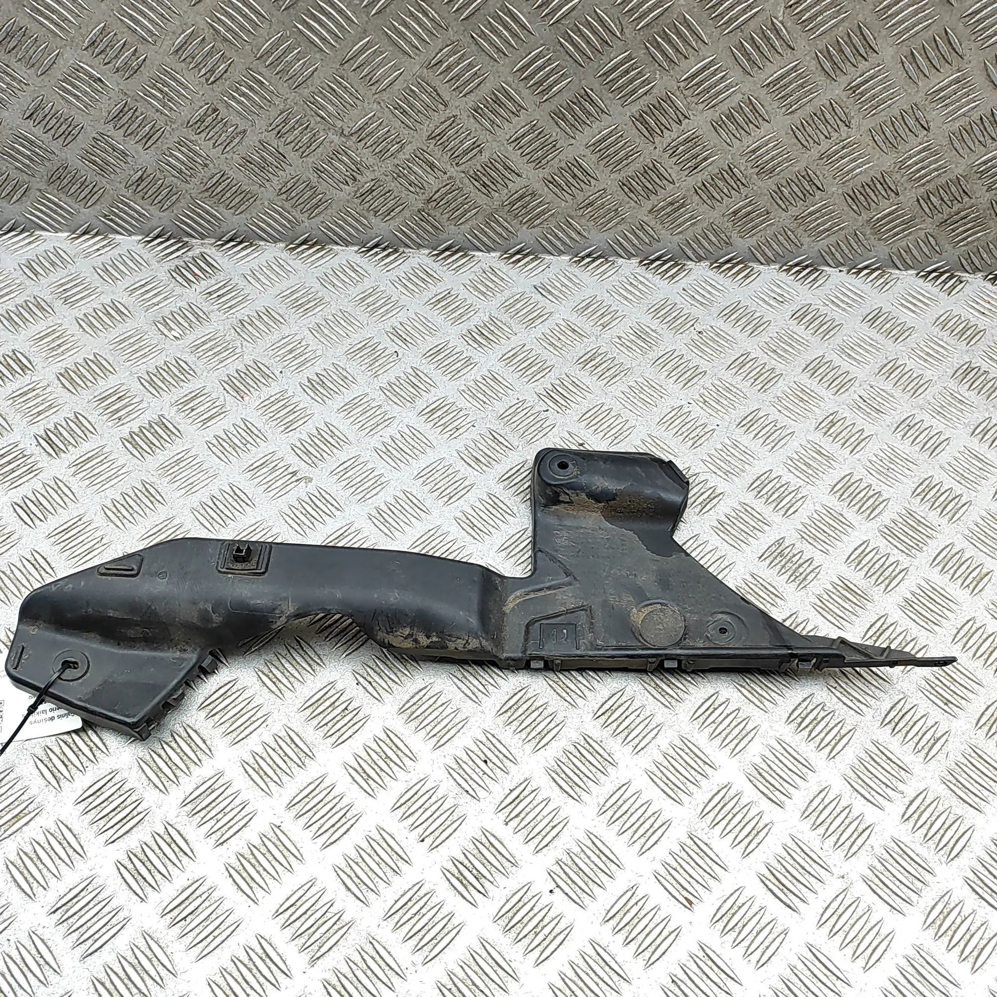 Chevrolet Camaro Bumper bracket — rear, right Bumper bracket — rear, right — CHEVROLET CAMARO...