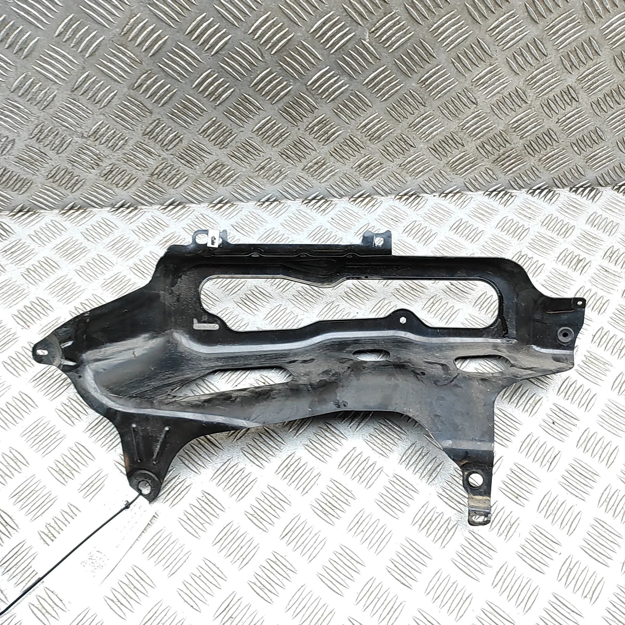 Chevrolet Camaro Bracket Bracket — CHEVROLET CAMARO (2009-2015) — 228420...