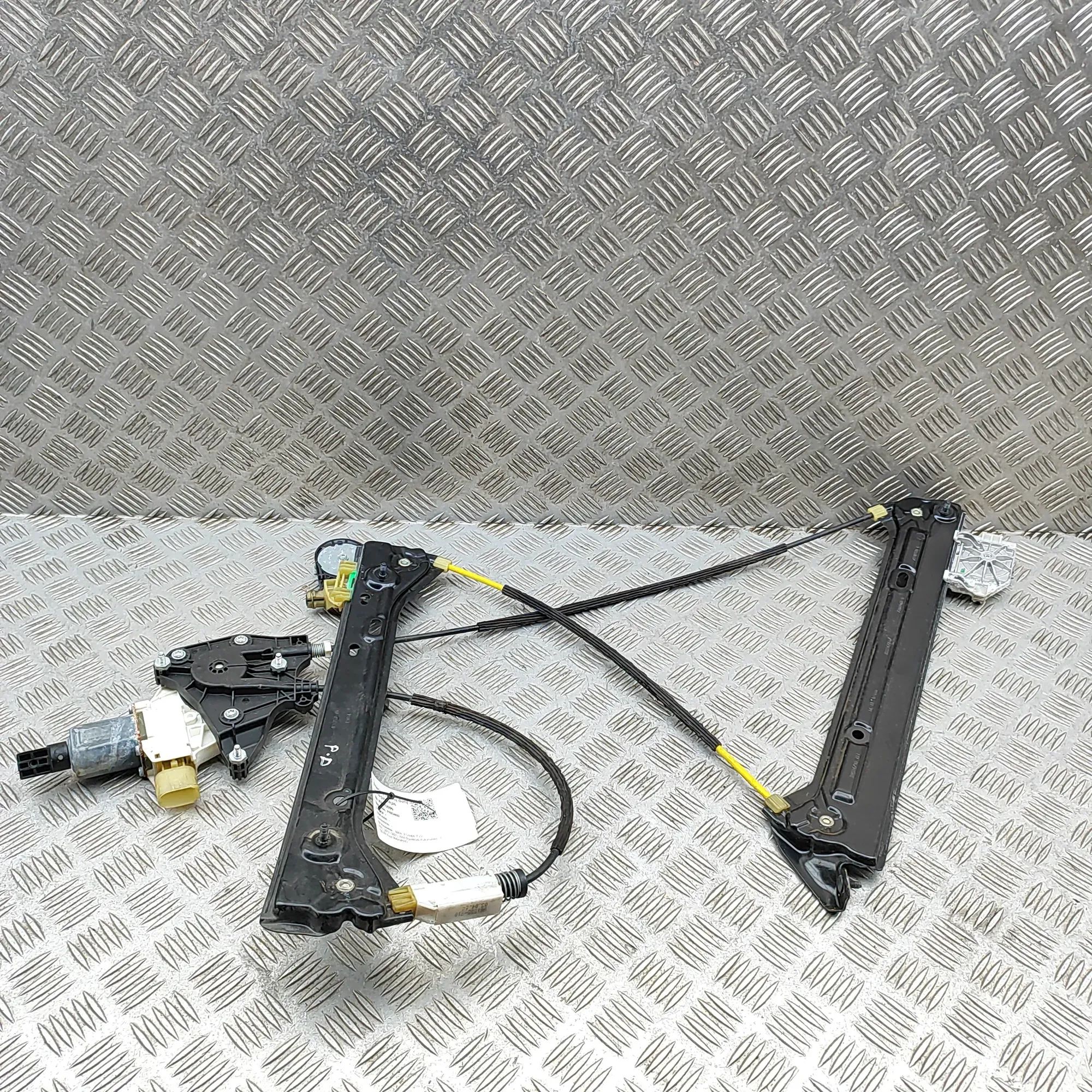 BMW 2 (F22 / F23) Front Right Door Window Regulator Front Right Door Window Regulator — BMW 2 SERIE...