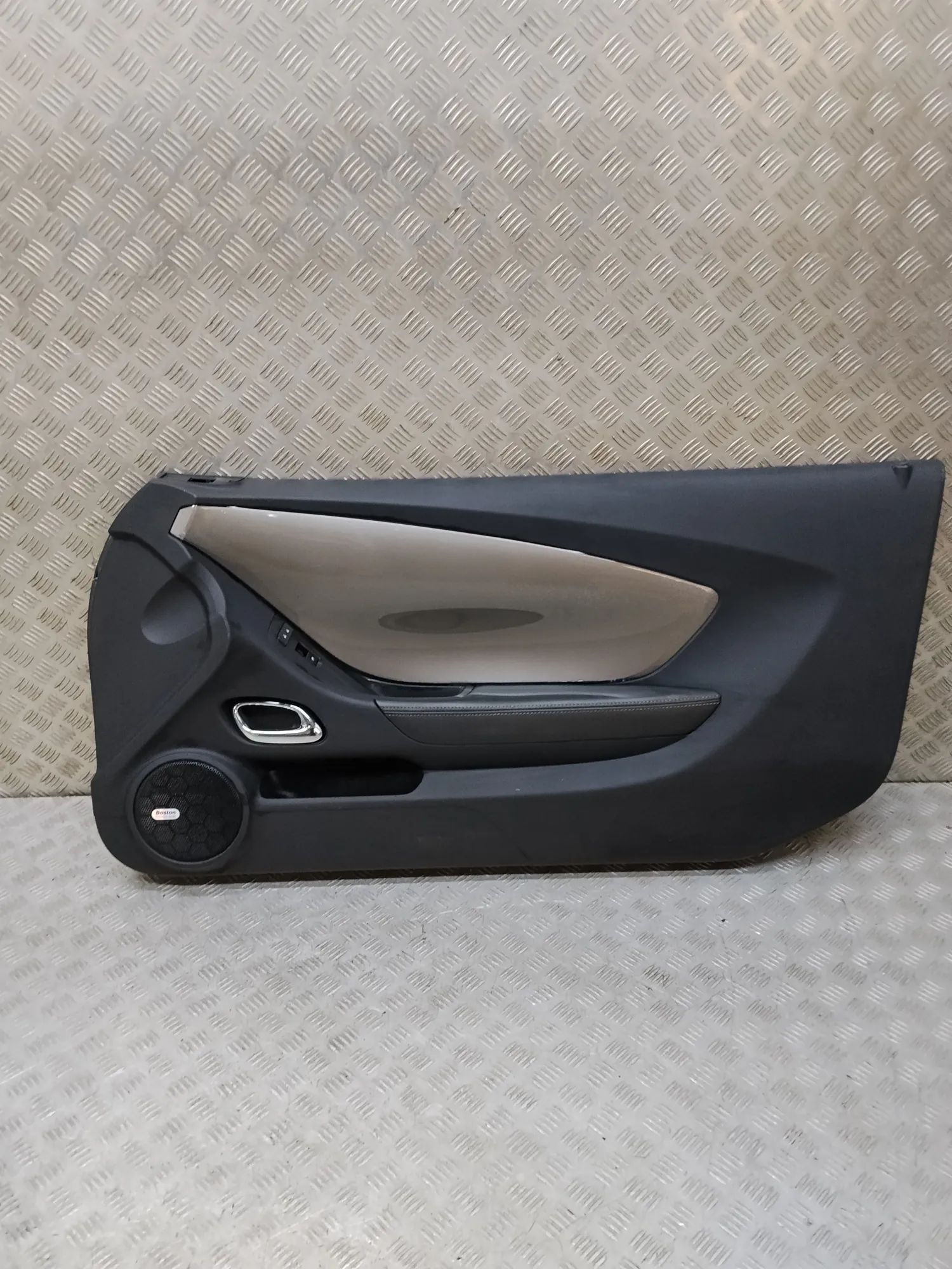 Chevrolet Camaro Front Right Door Panel Front Right Door Panel — CHEVROLET CAMARO (2009...