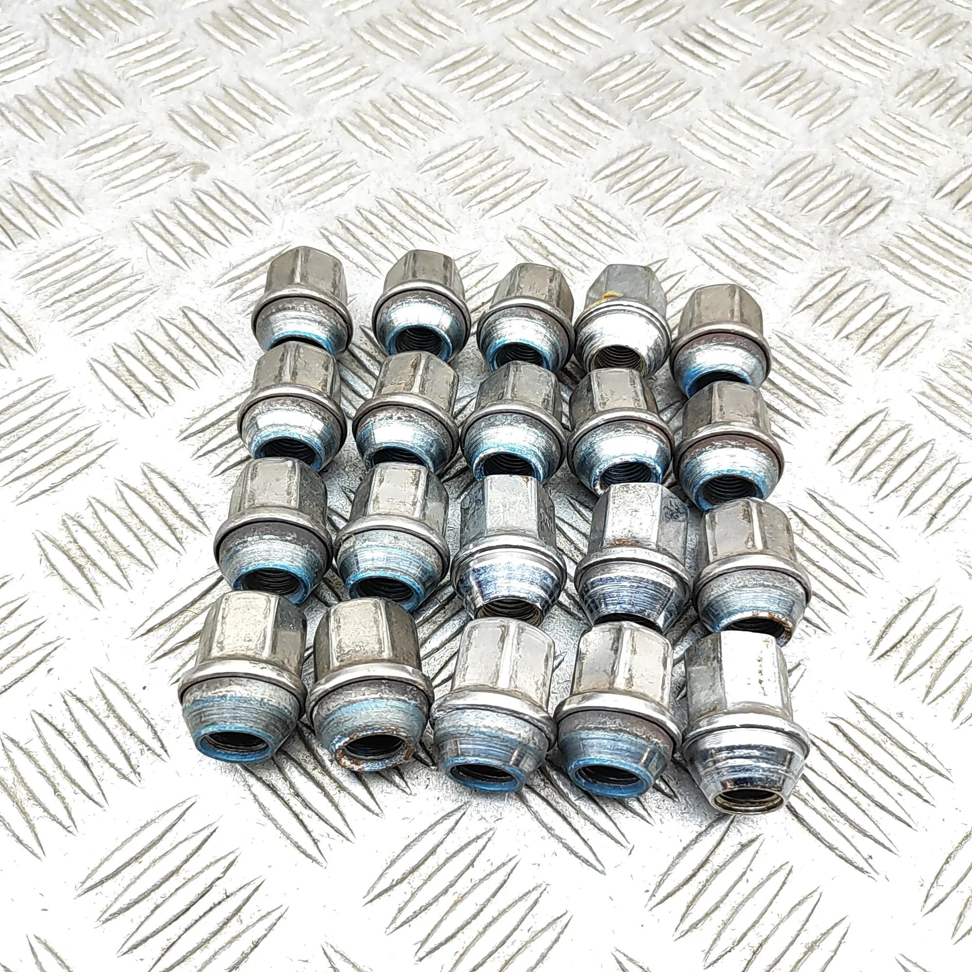 Chevrolet Camaro Wheel Screws Kit Wheel Screws Kit — CHEVROLET CAMARO (2009-2015)...