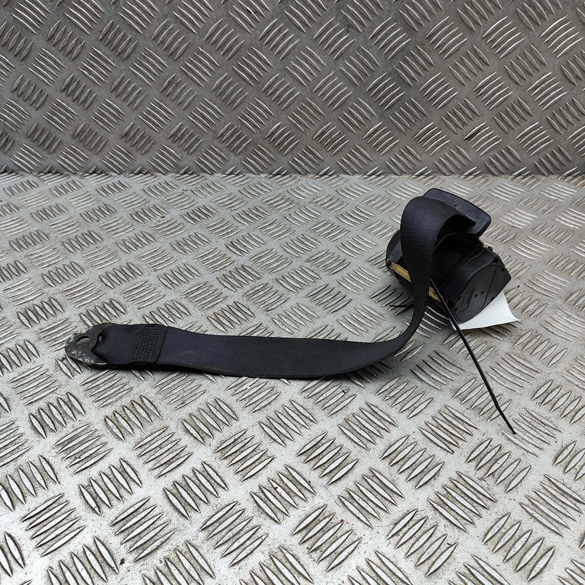 Porsche 911 (996) Rear Right Seatbelt Rear Right Seatbelt — PORSCHE 911 (996) (1997-2...