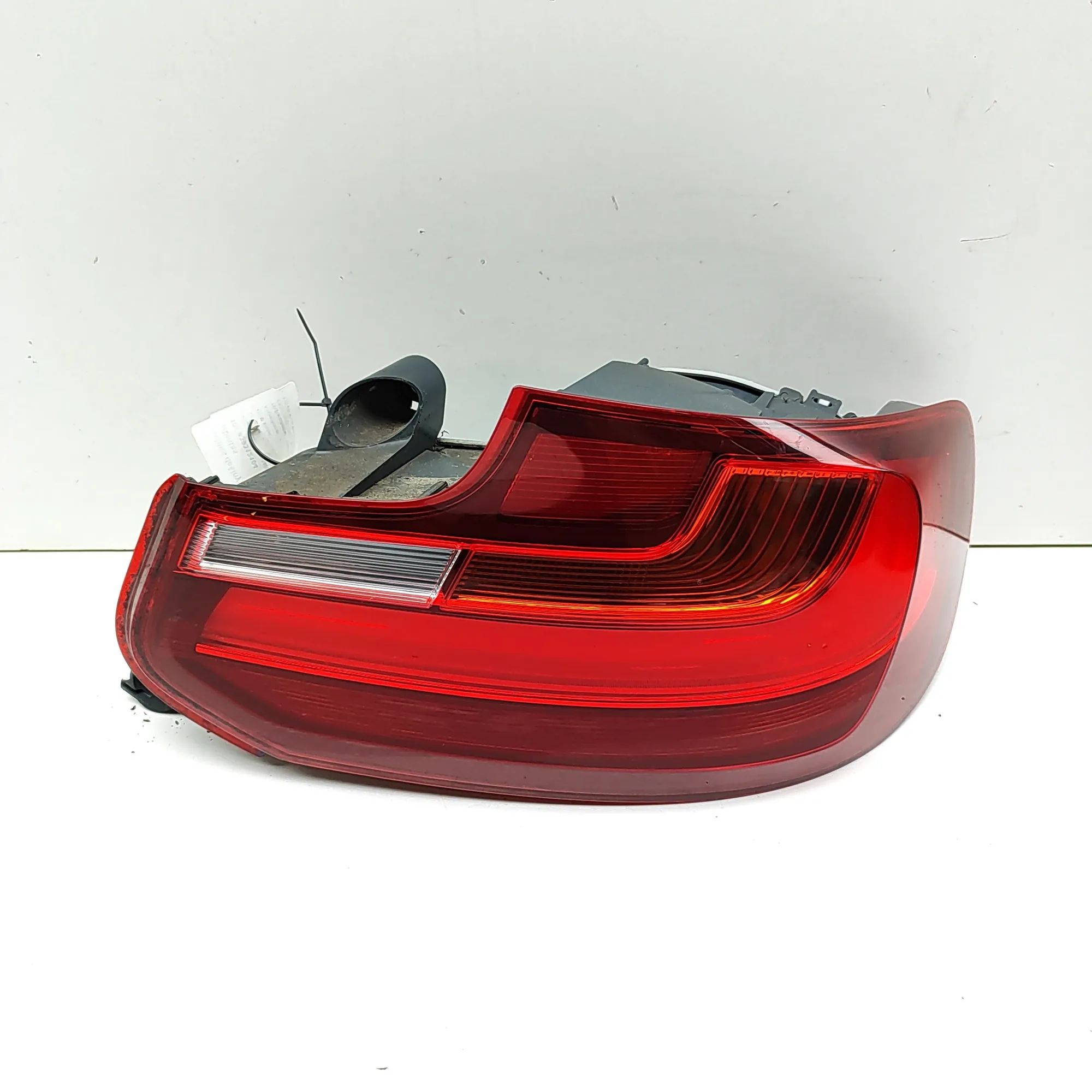 BMW 2 (F22 / F23) Rear Right Tail Light Rear Right Tail Light — BMW 2 SERIES (F22, F23)...