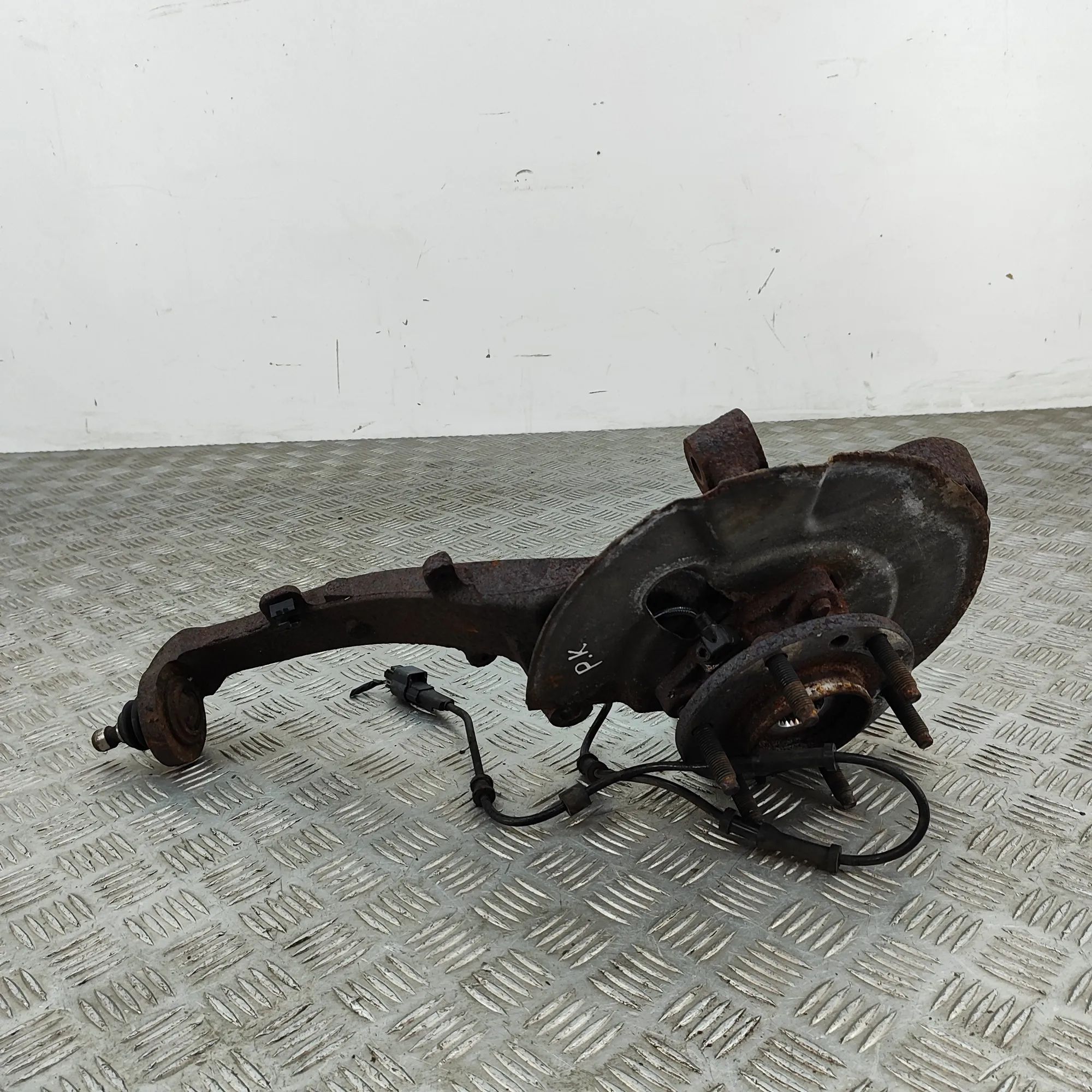 Chevrolet TrailBlazer Front Left Wheel Hub Front Left Wheel Hub — CHEVROLET TRAILBLAZER (K...