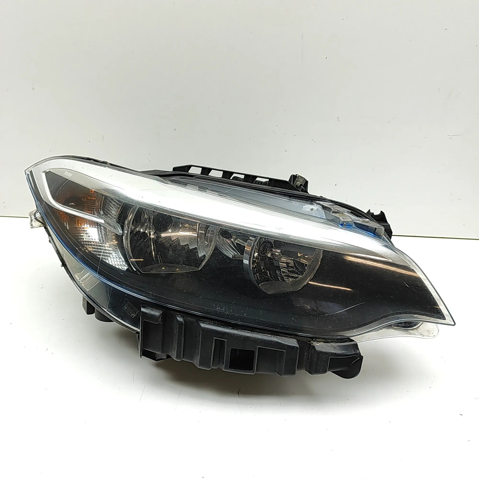 BMW 2 (F22 / F23) Front Right Headlight Front Right Headlight — BMW 2 SERIES (F22, F23)...