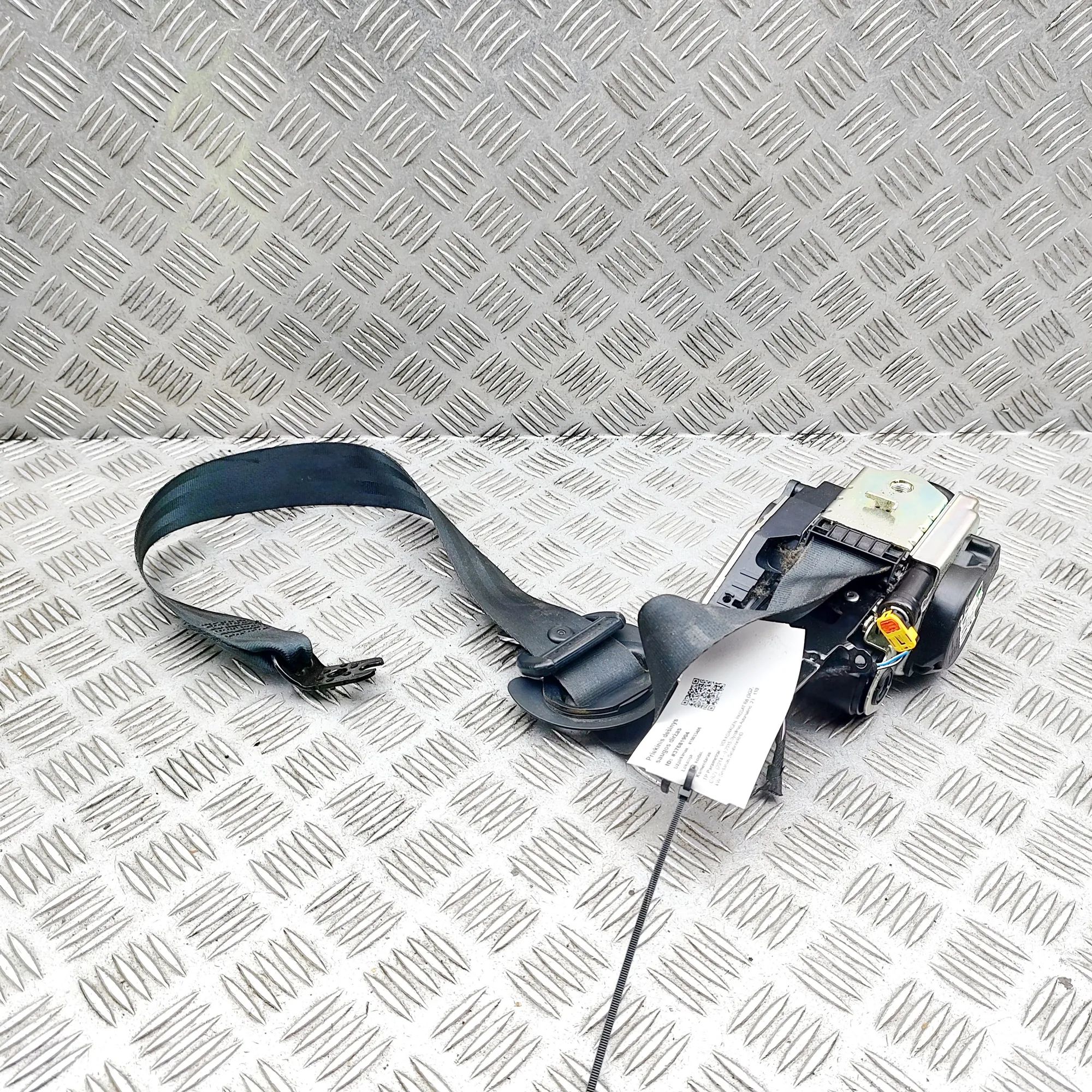 Volkswagen Passat (B8) Front Right Seatbelt Front Right Seatbelt — VW PASSAT / ALLTRACK (3G...