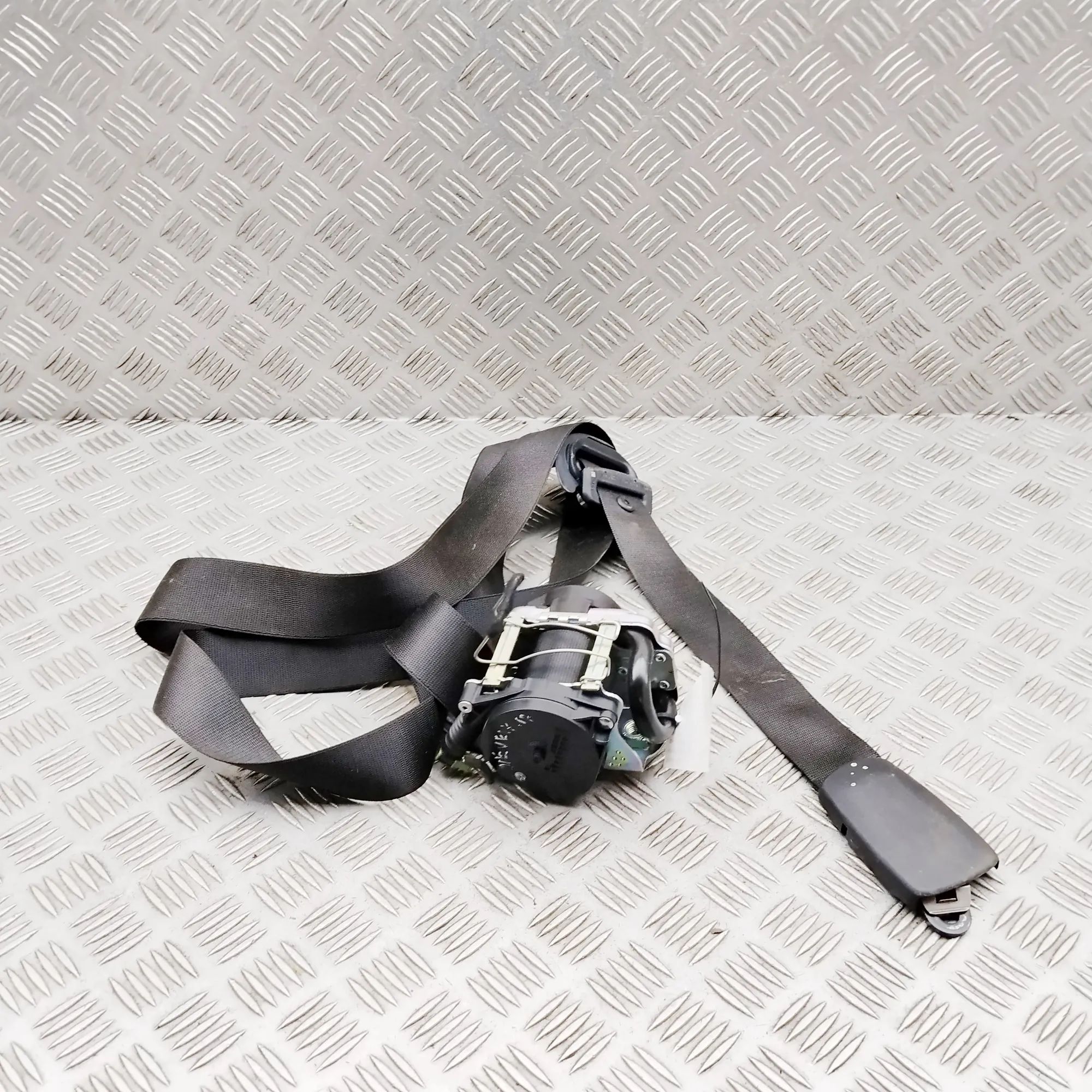BMW 2 (F44) Front Right Seatbelt Front Right Seatbelt — BMW 2 SERIES GRAN COUPE ...