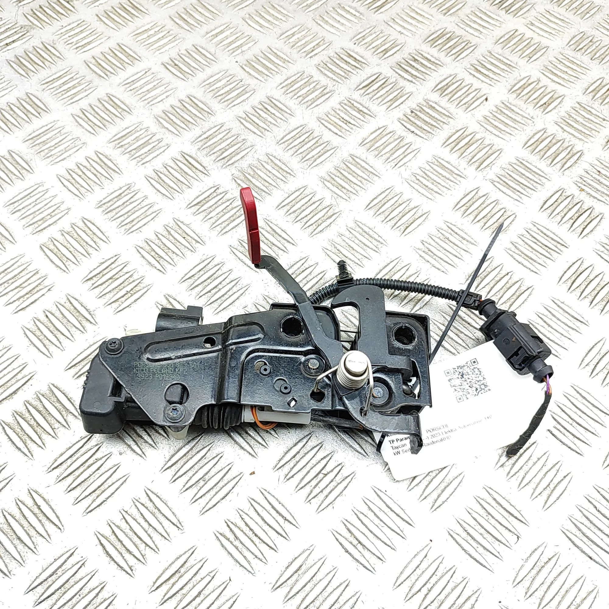 Porsche Taycan замок капота Bonnet lock — PORSCHE TAYCAN (9J) (2019-PRESENT...
