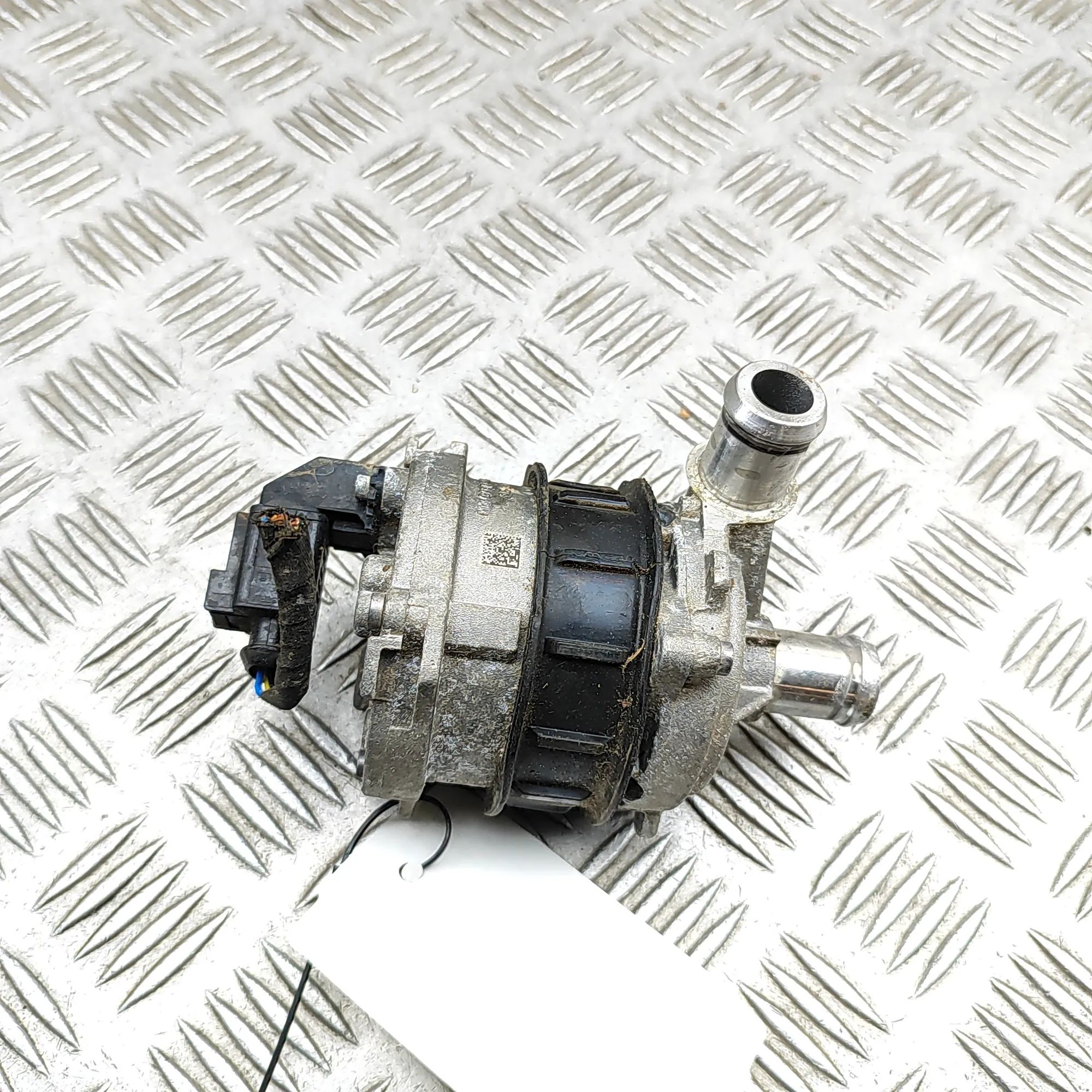 Porsche Taycan Auxiliary Water Pump Auxiliary Water Pump — PORSCHE TAYCAN (9J) (201...
