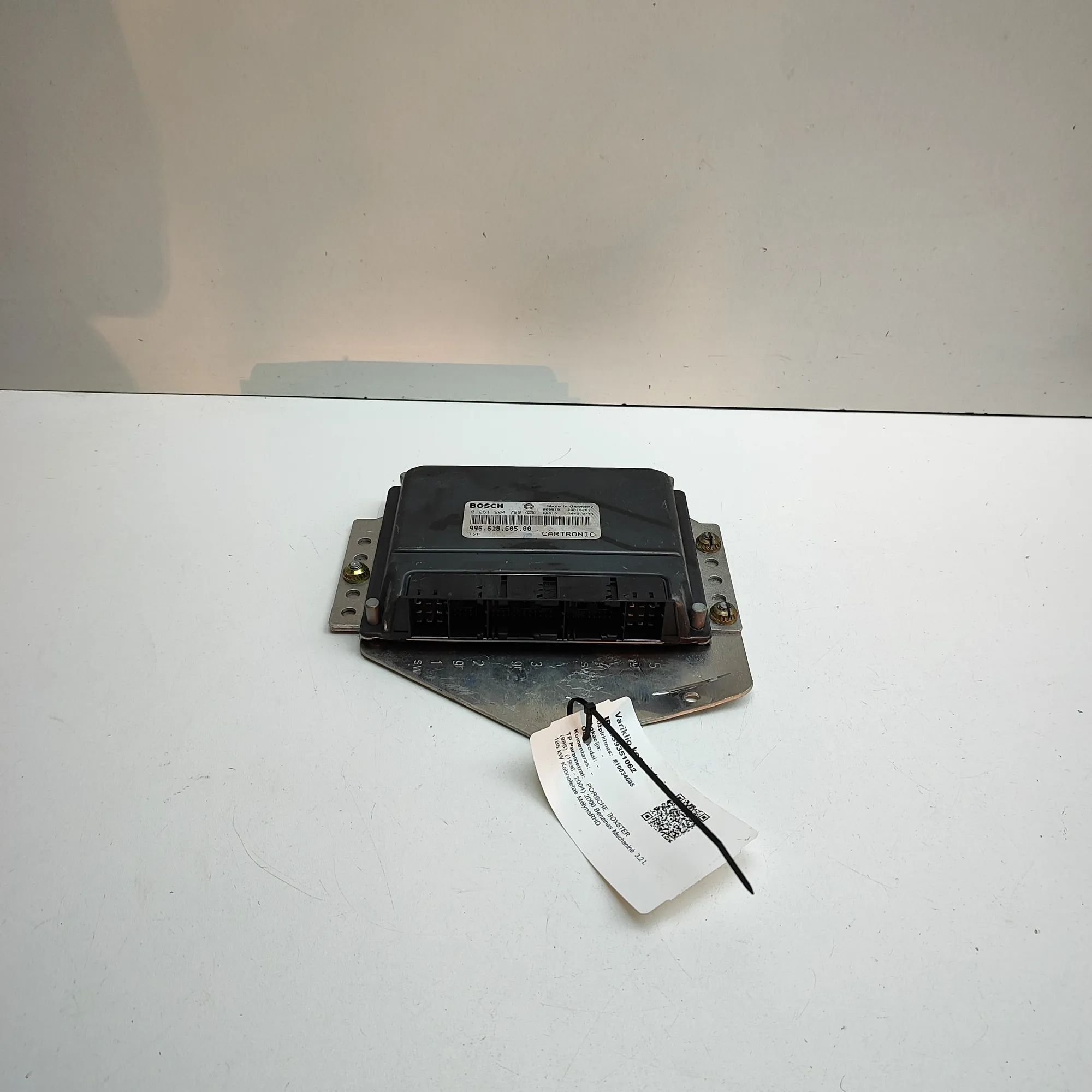Porsche Boxster (986) Engine Control Unit Engine Control Unit — PORSCHE BOXSTER (986) (19...
