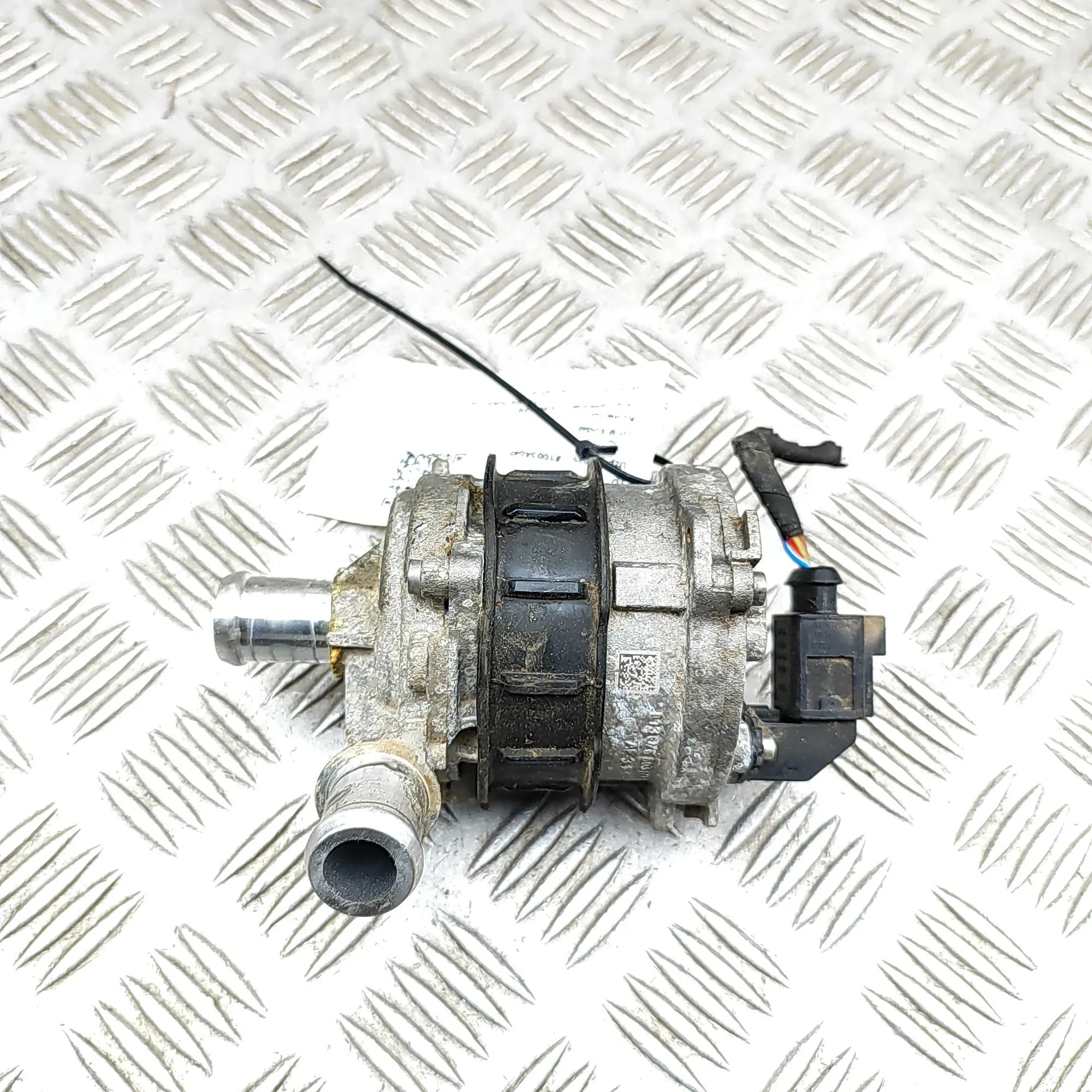 Porsche Taycan Auxiliary Water Pump Auxiliary Water Pump — PORSCHE TAYCAN (9J) (201...