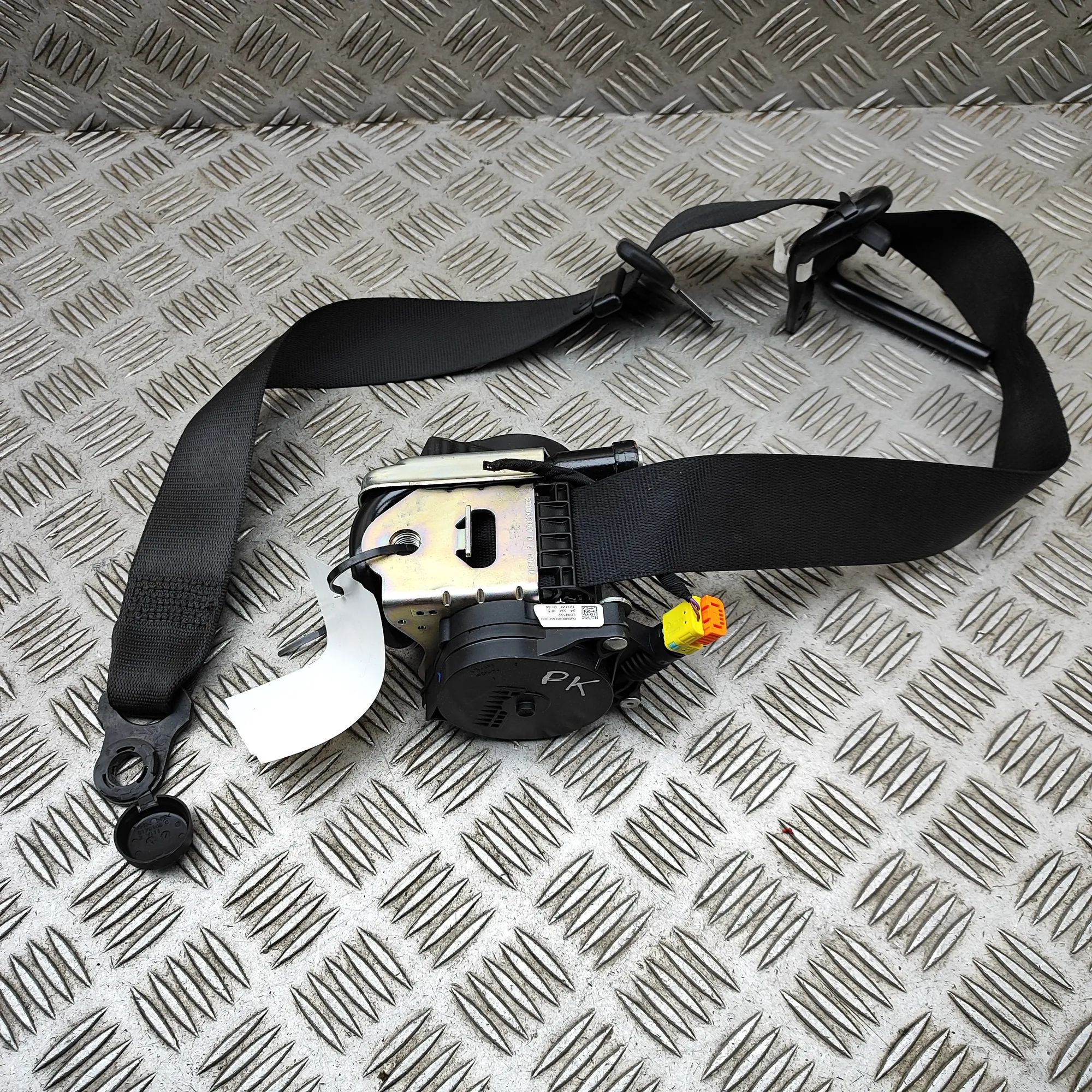 Porsche 911 (992) Front Left Seatbelt Front Left Seatbelt — PORSCHE 911 (992) (2019-P...